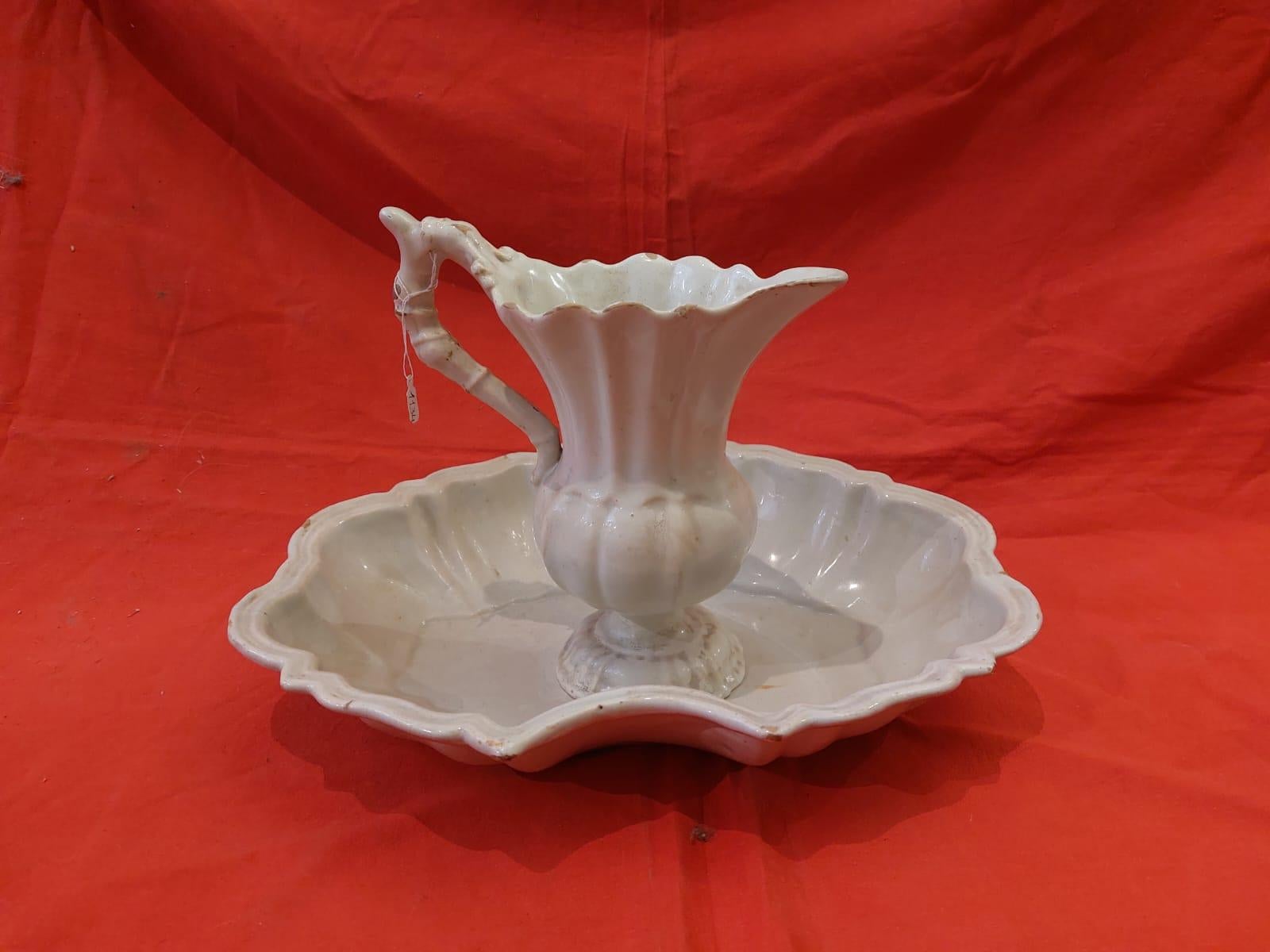 Luigi XV Quattro caraffe con catini in ceramica in vendita