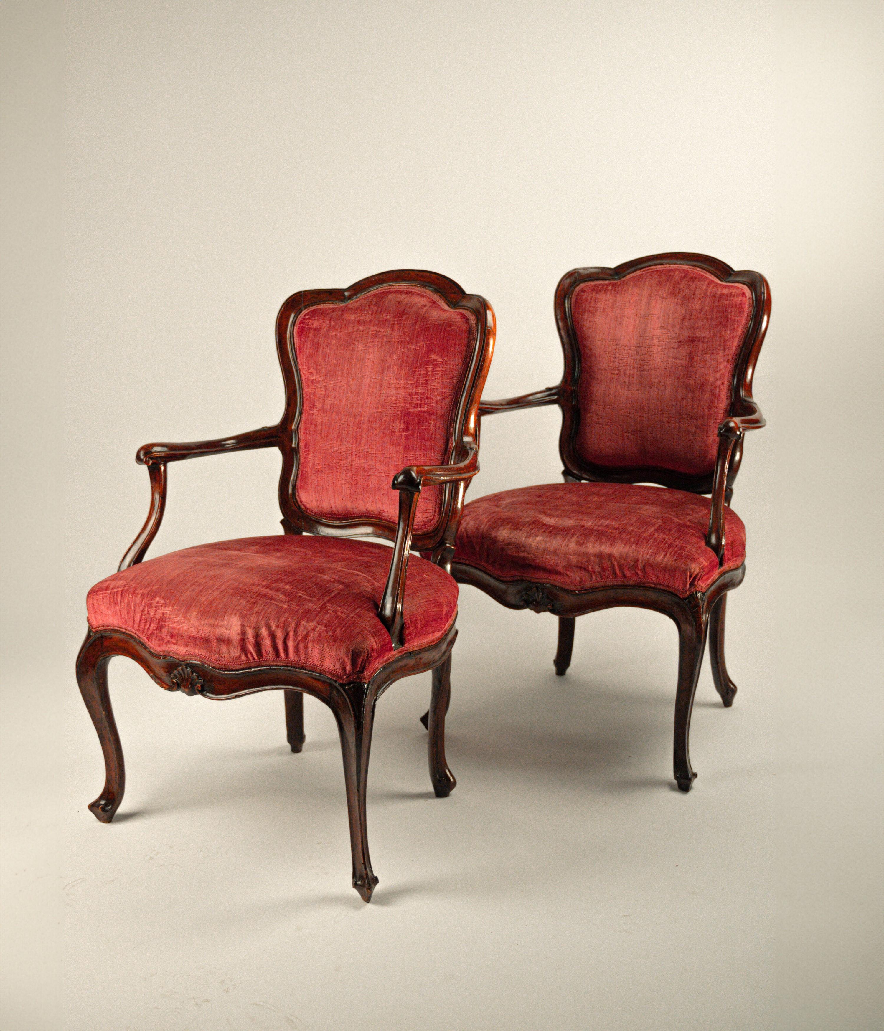 Italian Quatre fauteuils en noyer, Venise, milieu du XVIIIe siècle en vente