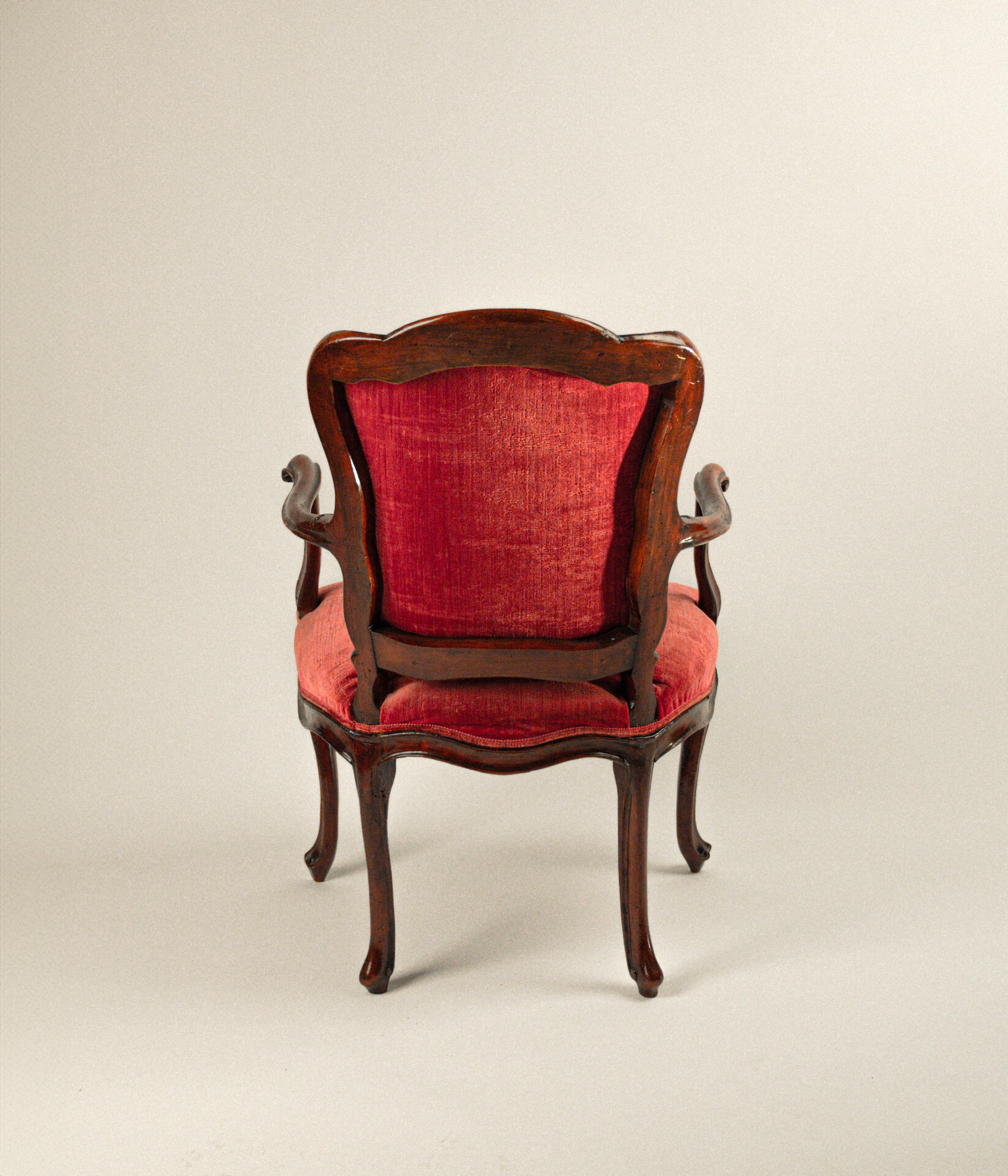 Quatre fauteuils en noyer, Venise, milieu du XVIIIe siècle Bon état - En vente à Milano, IT