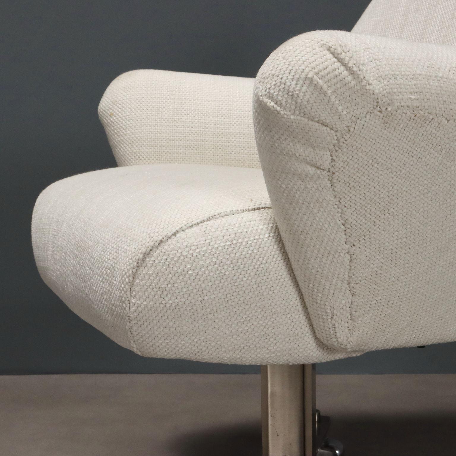Quattro Poltrone 'Dolly' Formanova anni 60-70 in tessuto bianco In condizioni discrete in vendita a Milano, IT