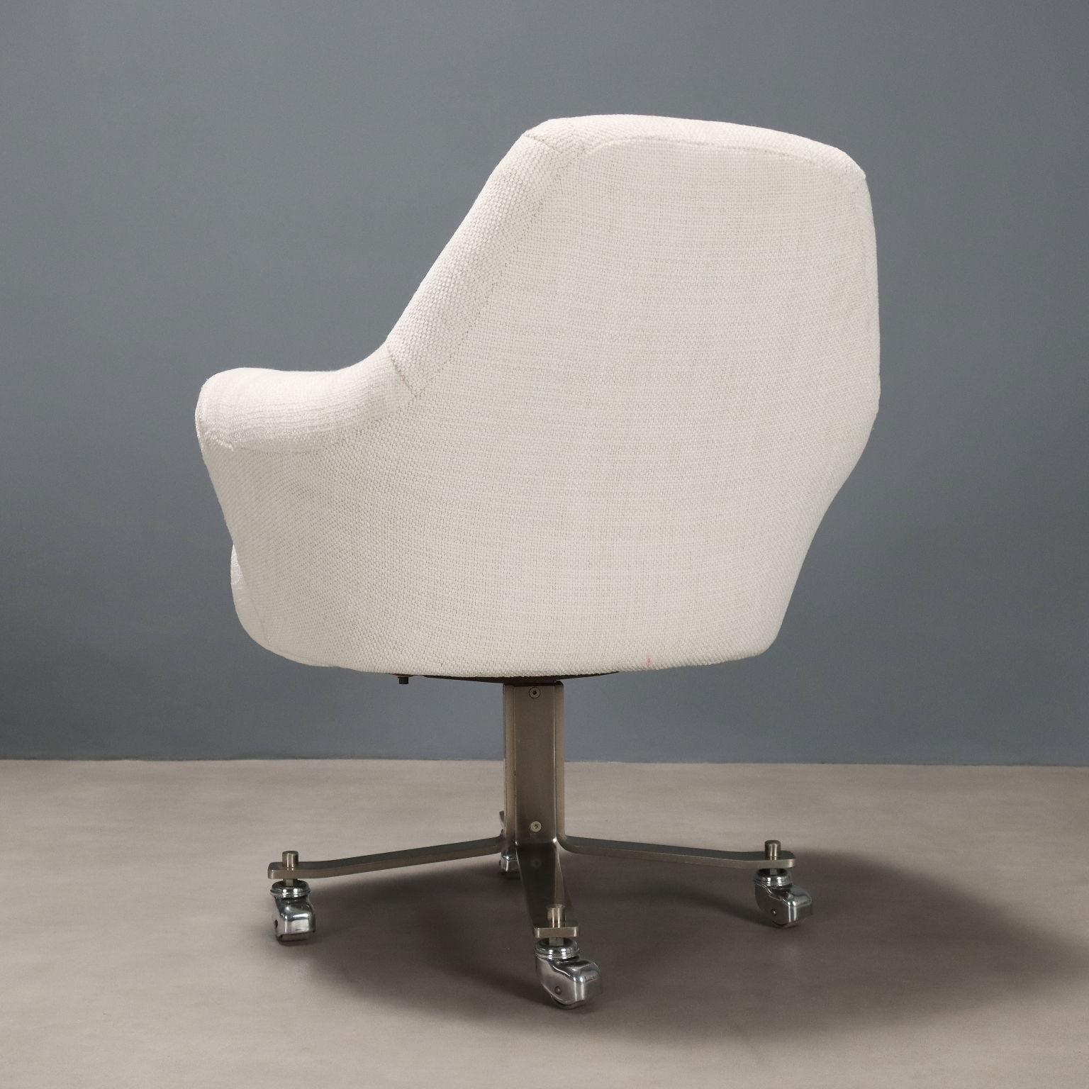 Quattro Poltrone 'Dolly' Formanova anni 60-70 in tessuto bianco in vendita 2
