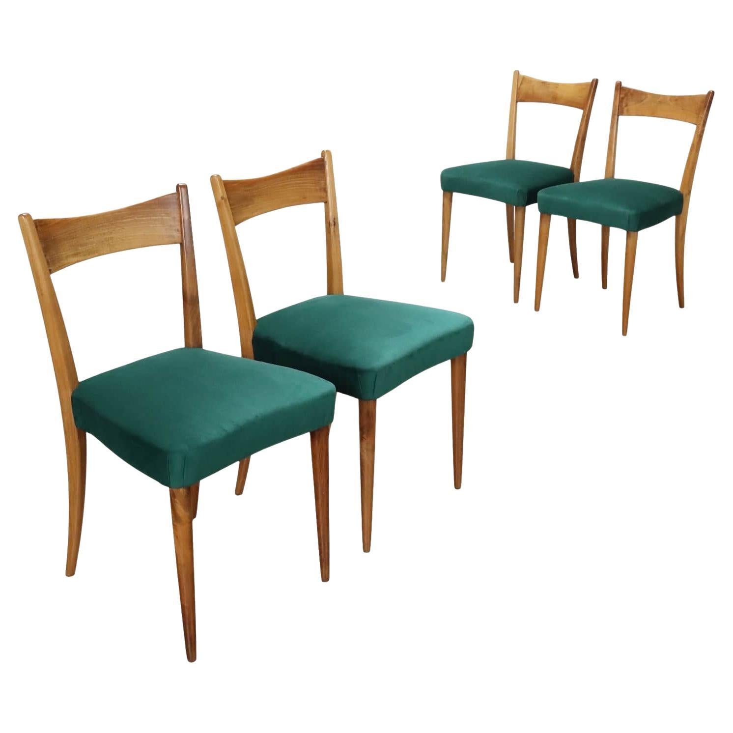 Cuatro sillas de los años 50 con asientos verdes
