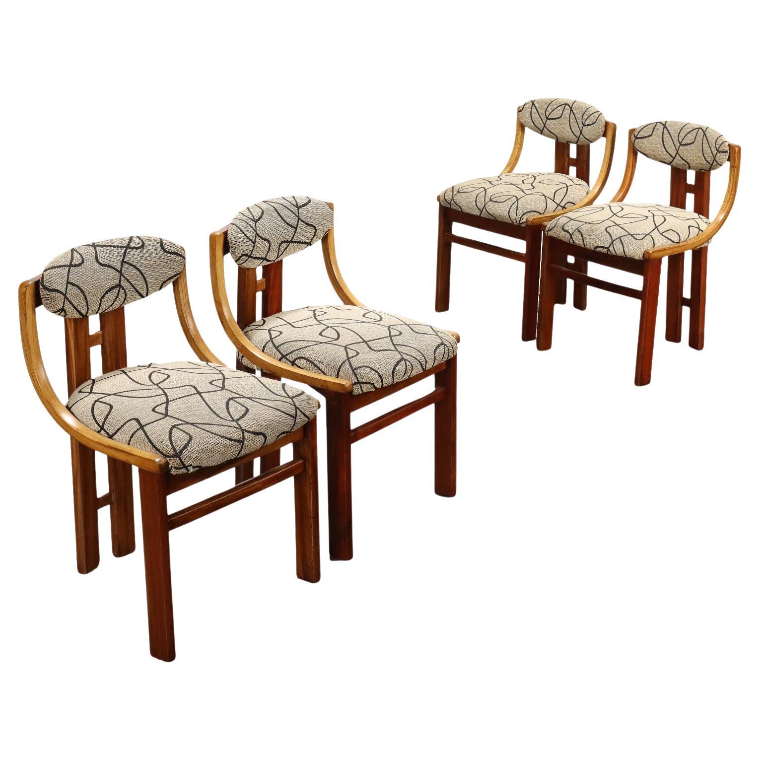 Quatre chaises argentines 1960 en vente