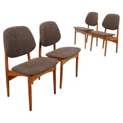 Quatre chaises danoises des années 1960 en tissu brun