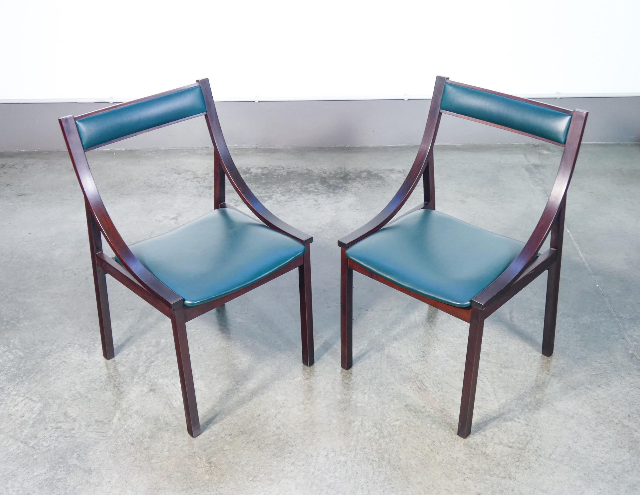 Bois Quatre chaises conçues par Carlo DE CARLI pour SORMANI. Italie, années 1960 en vente