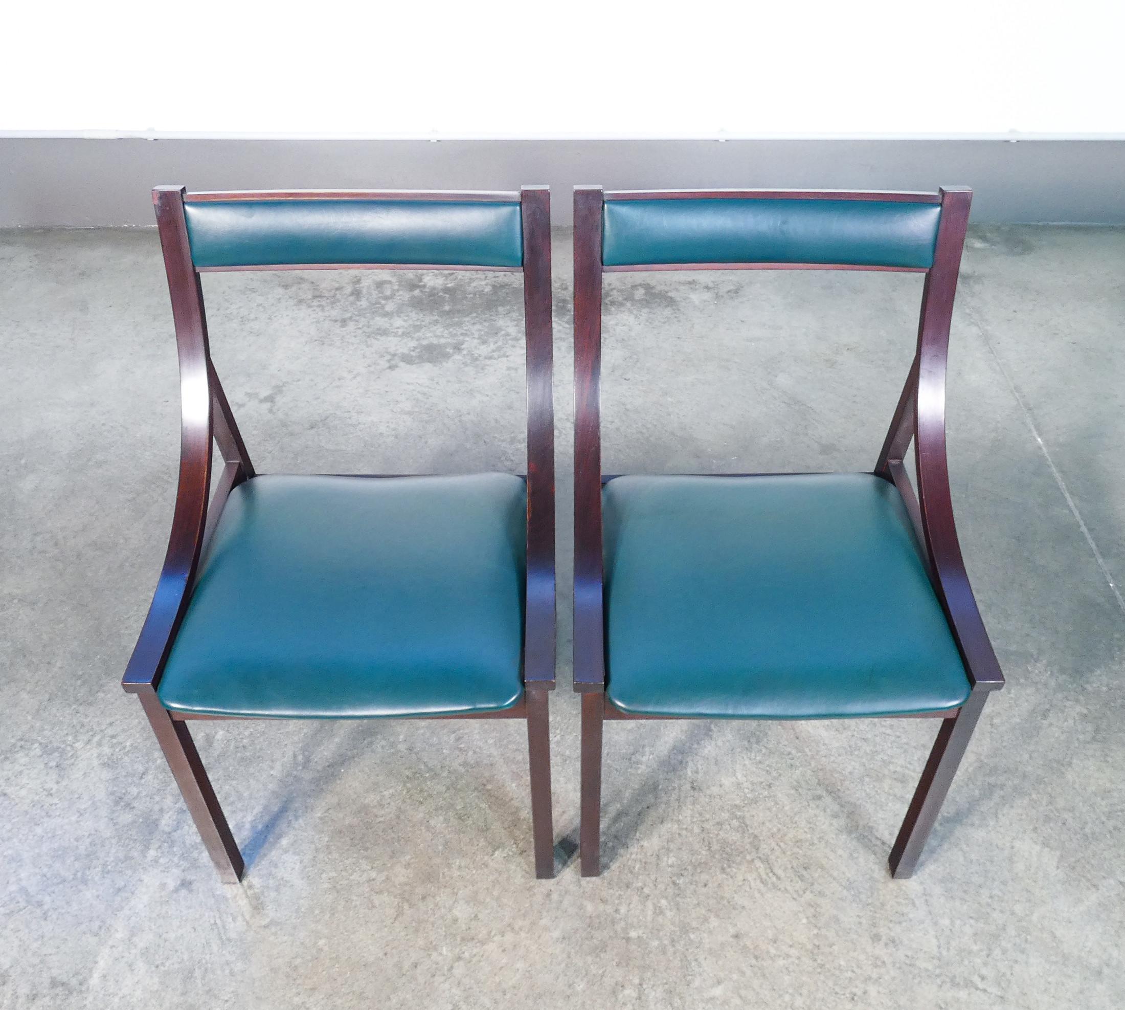 Vier Stühle, entworfen von Carlo DE CARLI für SORMANI. Italien, 1960er Jahre im Angebot 1