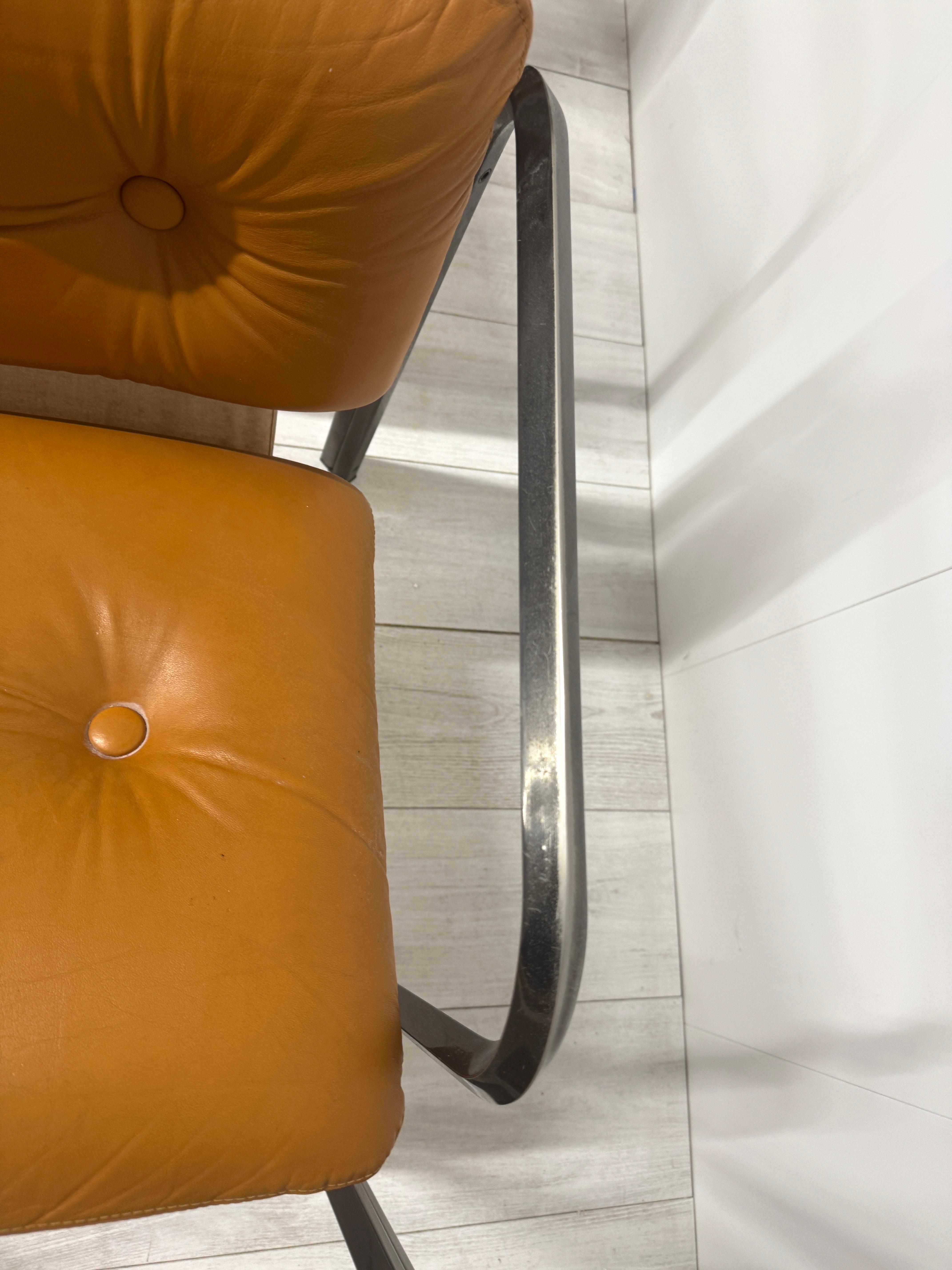Four leather chairs,  prod. Italian, 1970s For Sale 5