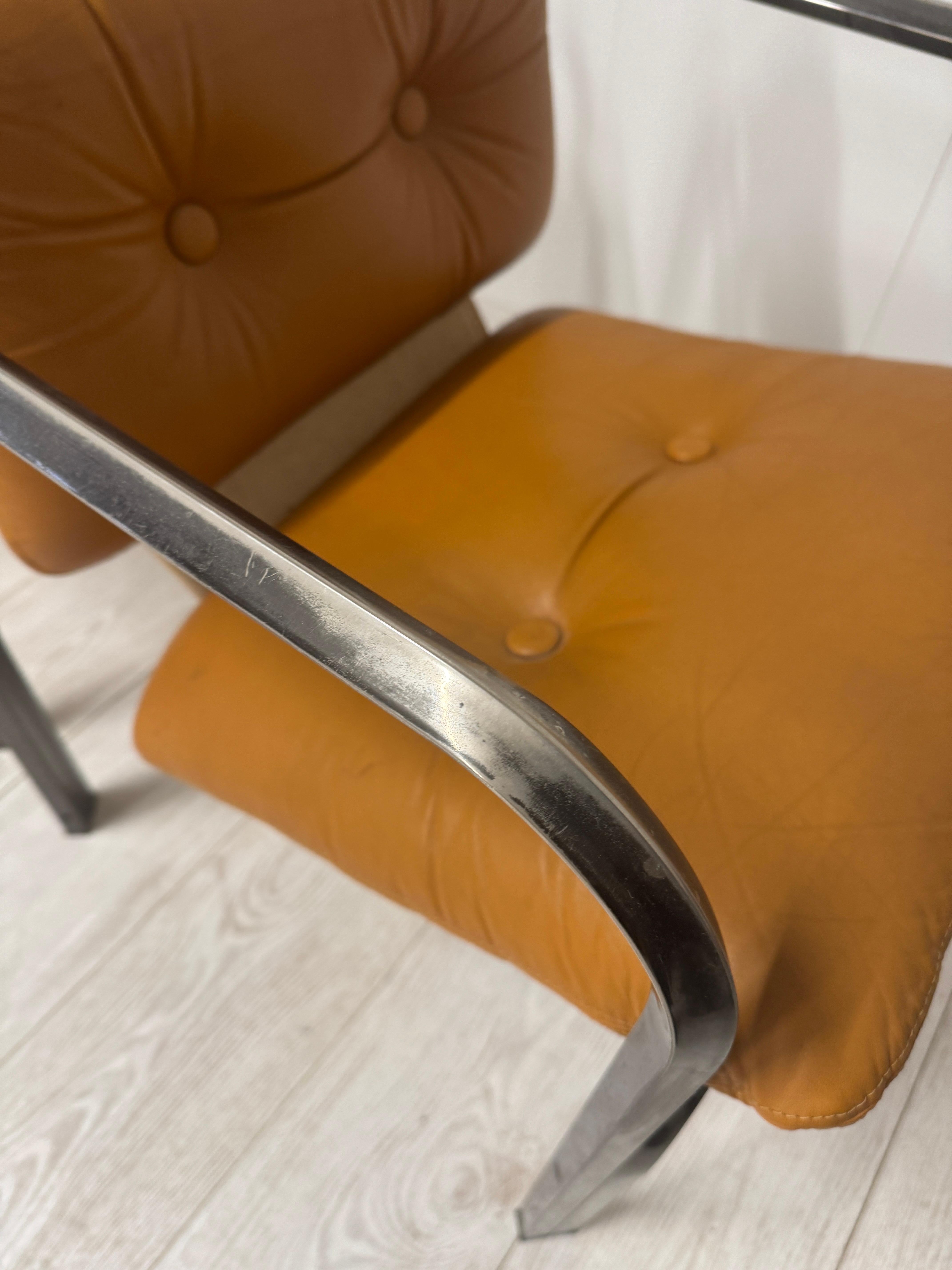 Four leather chairs,  prod. Italian, 1970s For Sale 7