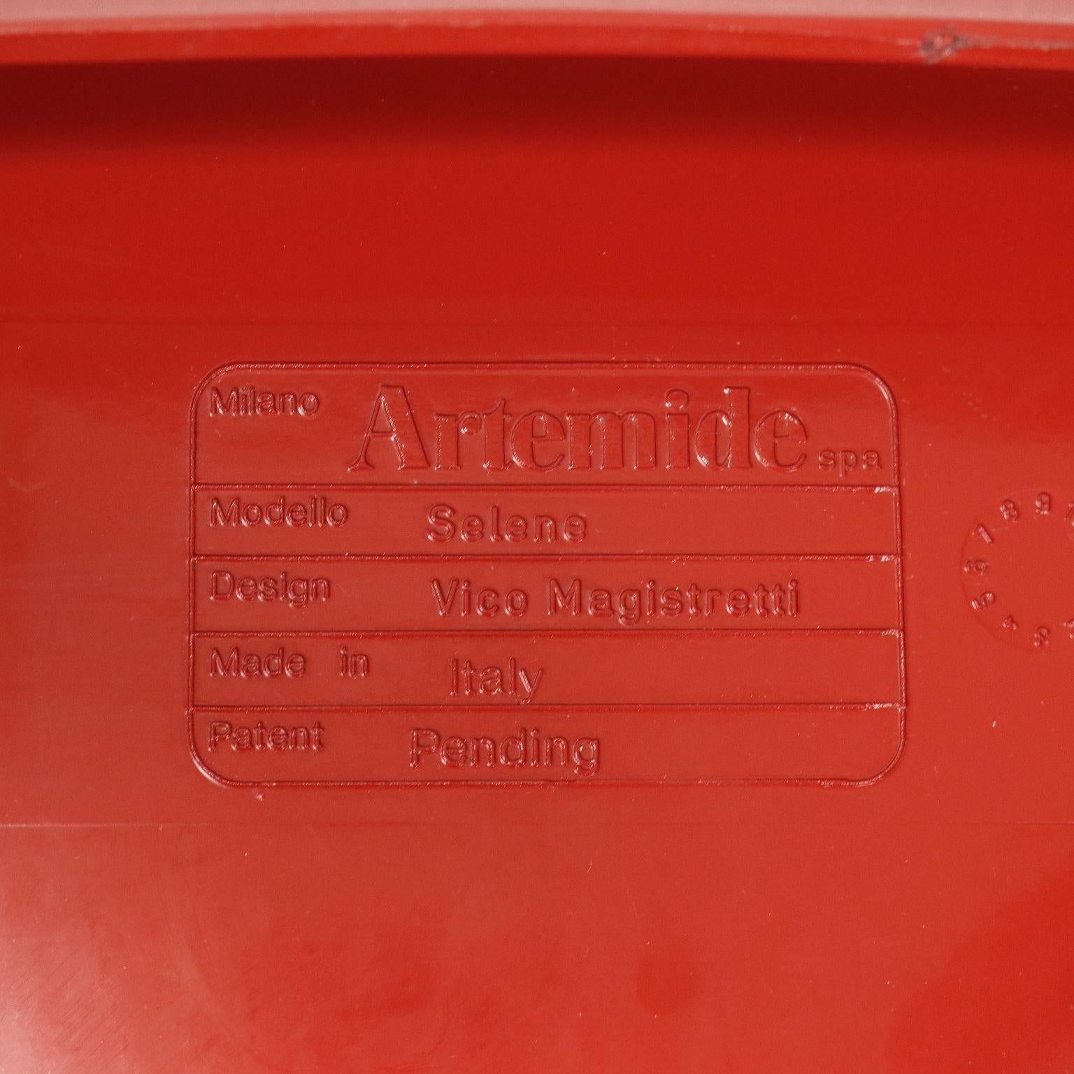 Four Red 'Selene' Chairs Artemide Design by Vico Magistretti 1970s 3