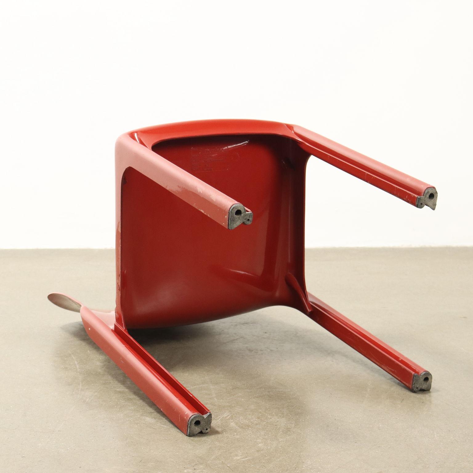 Four Red 'Selene' Chairs Artemide Design by Vico Magistretti 1970s 2