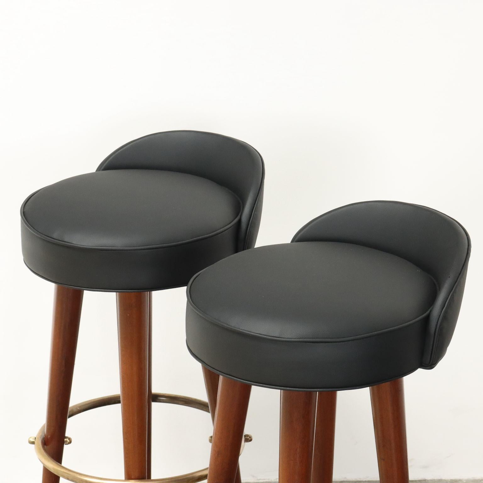Mid-Century Modern Quattro Sgabelli Anni 50 in similpelle nera, restaurati