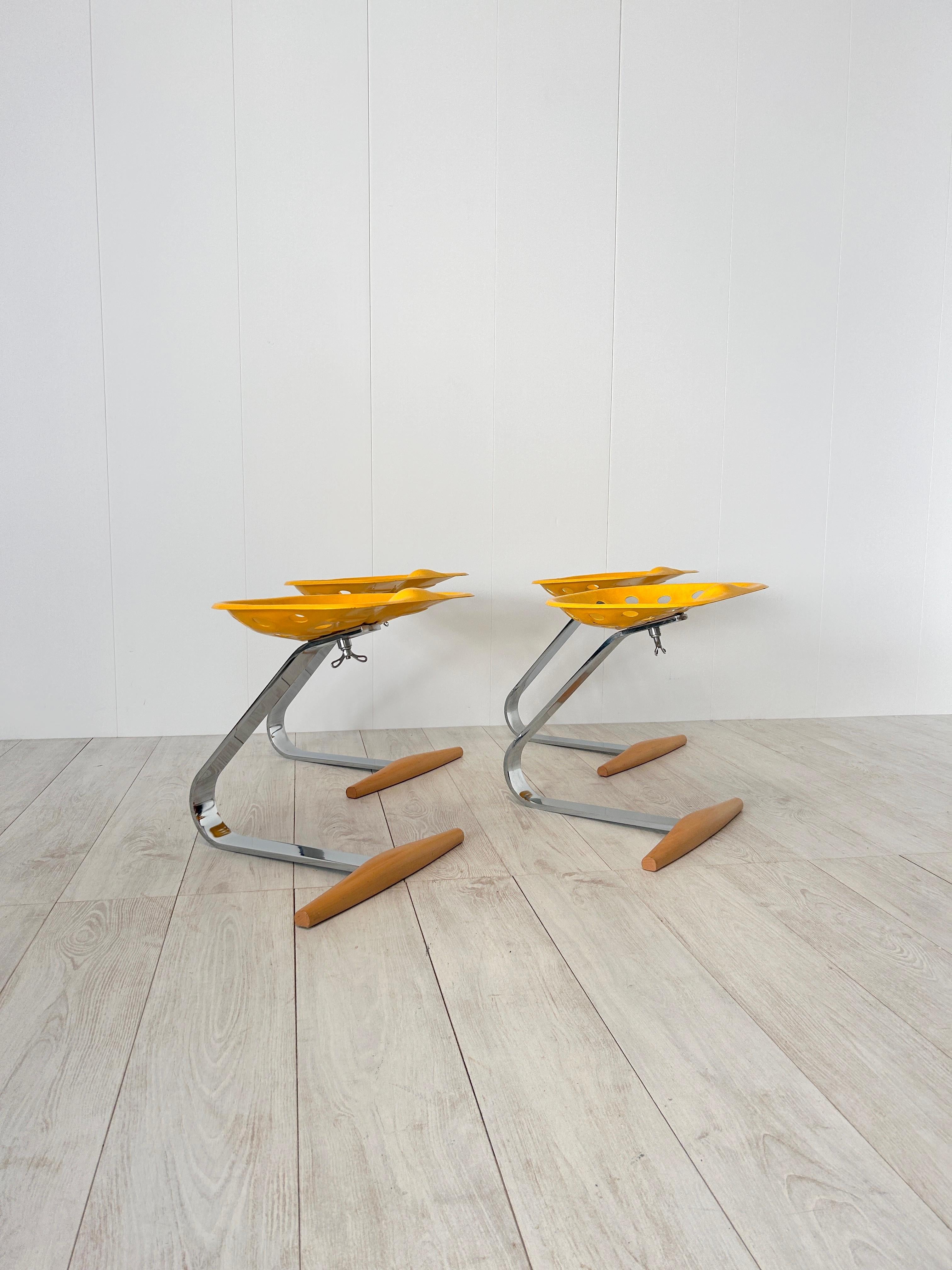 Quattro sgabelli mod. Mezzadro, Achille e Pier Giacomo Castiglioni, Zanotta, '70 3