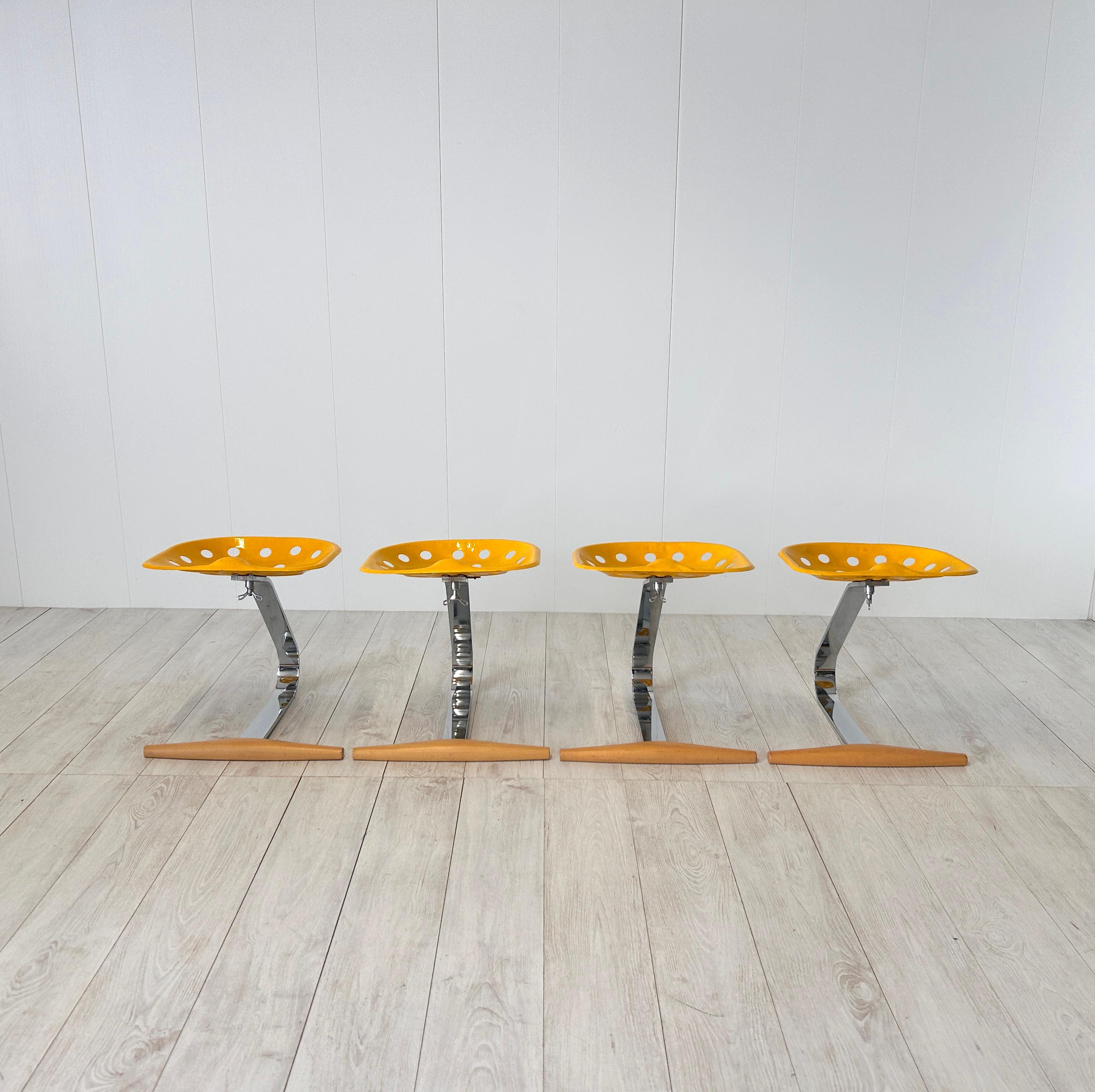 Quattro sgabelli mod. Mezzadro, Achille e Pier Giacomo Castiglioni, Zanotta, '70 4