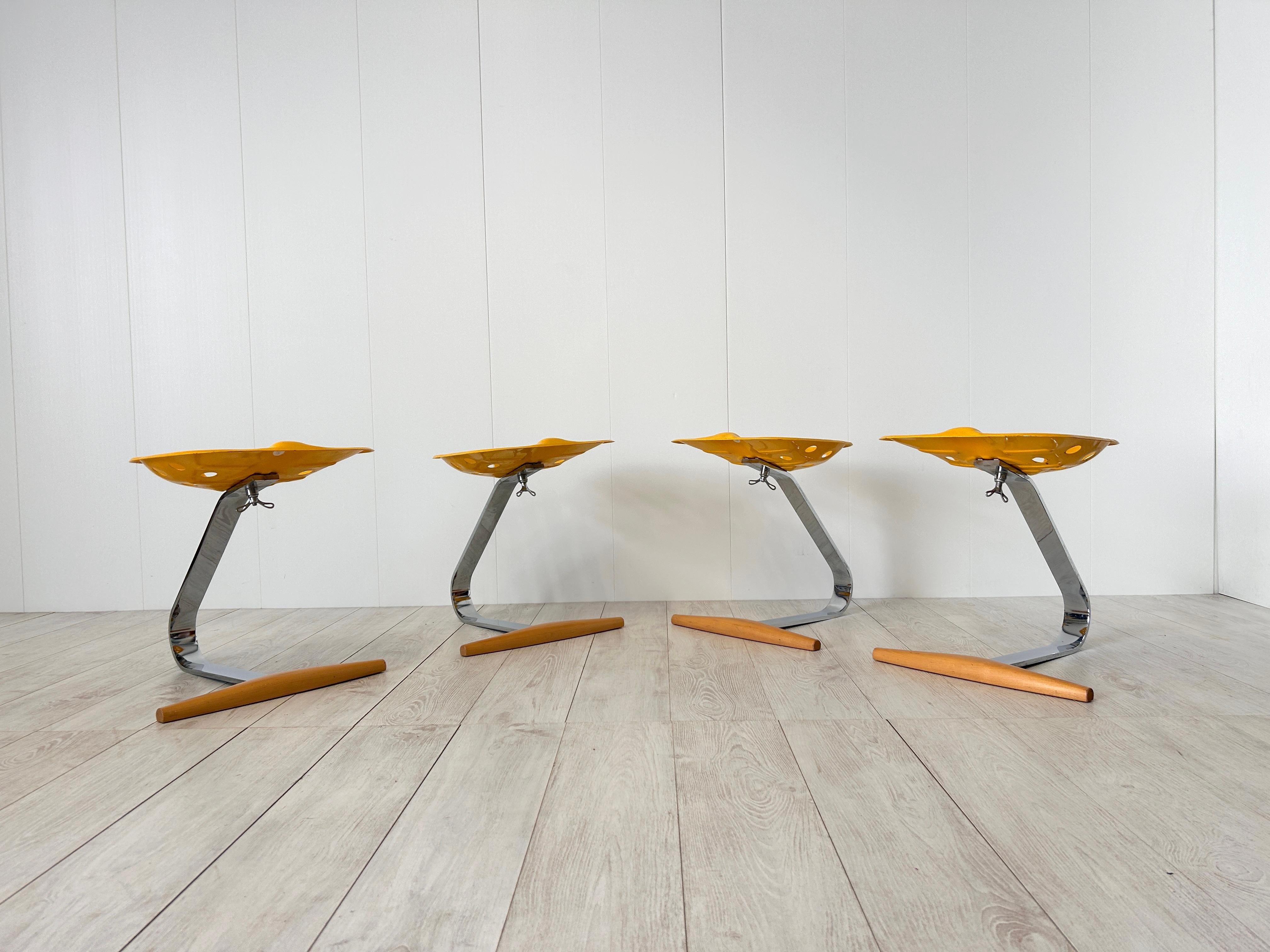Quattro sgabelli mod. Mezzadro, Achille e Pier Giacomo Castiglioni, Zanotta, '70 6