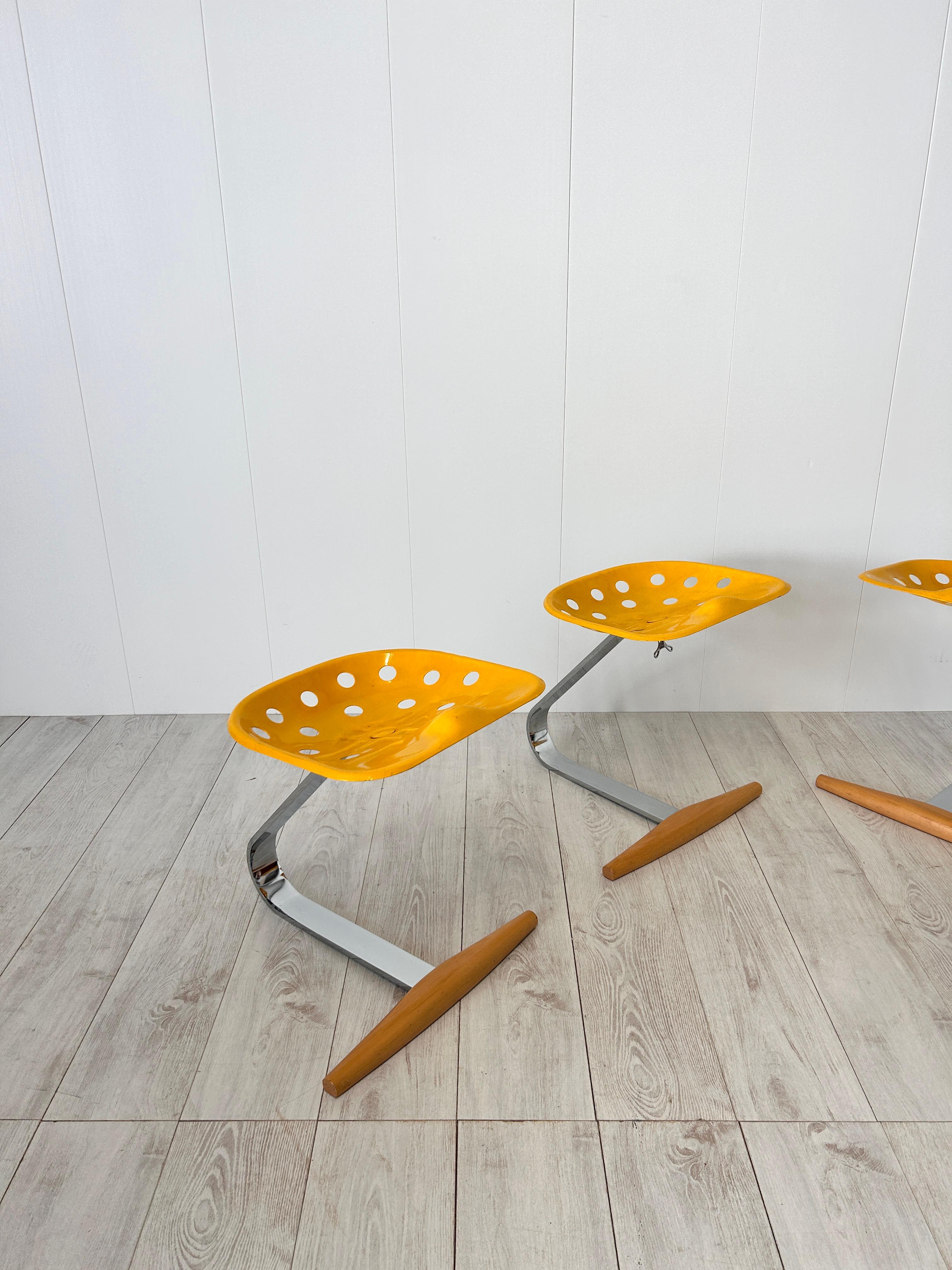 Quattro sgabelli mod. Mezzadro, Achille e Pier Giacomo Castiglioni, Zanotta, '70 8