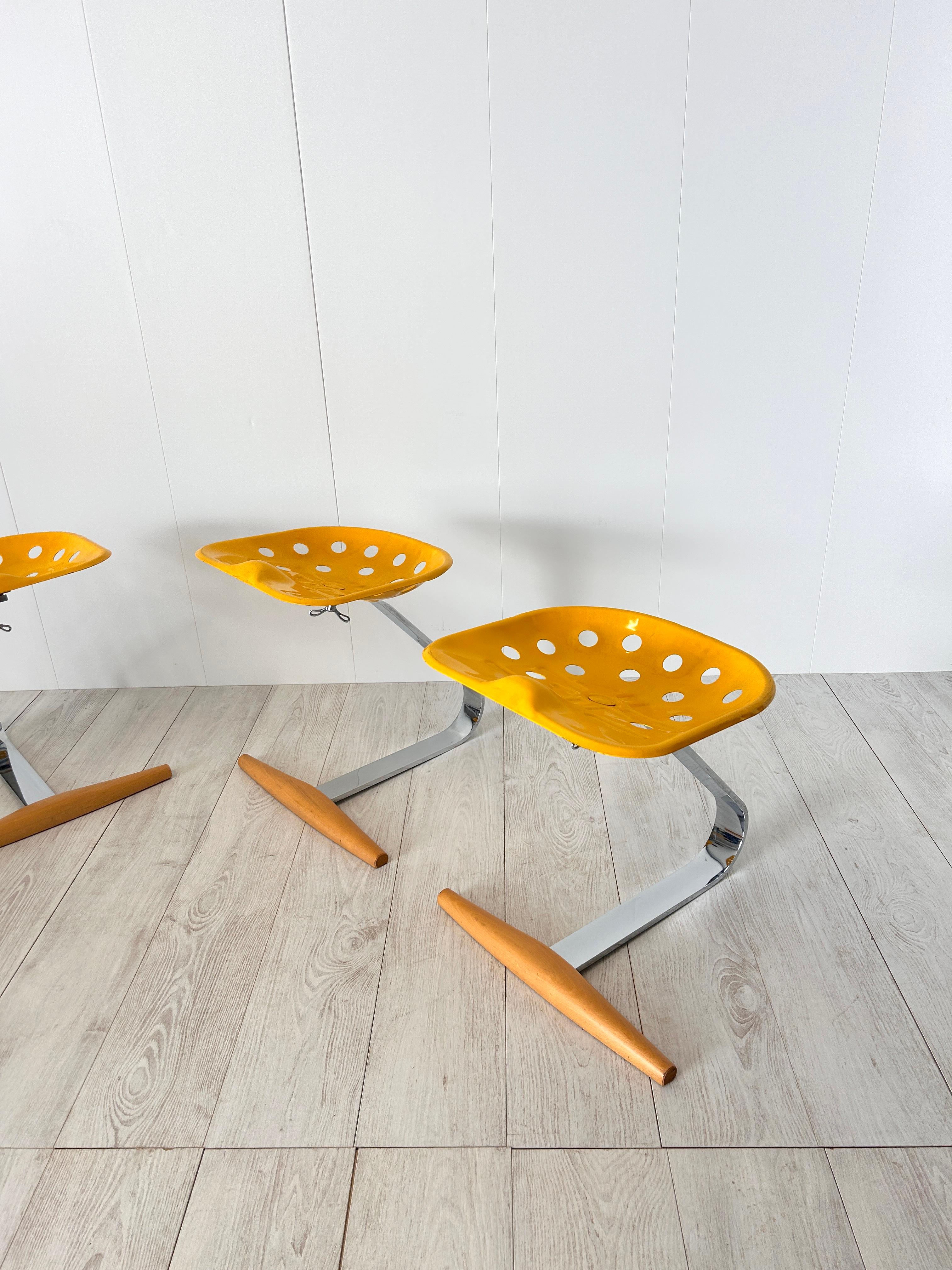 Quattro sgabelli mod. Mezzadro, Achille e Pier Giacomo Castiglioni, Zanotta, '70 9