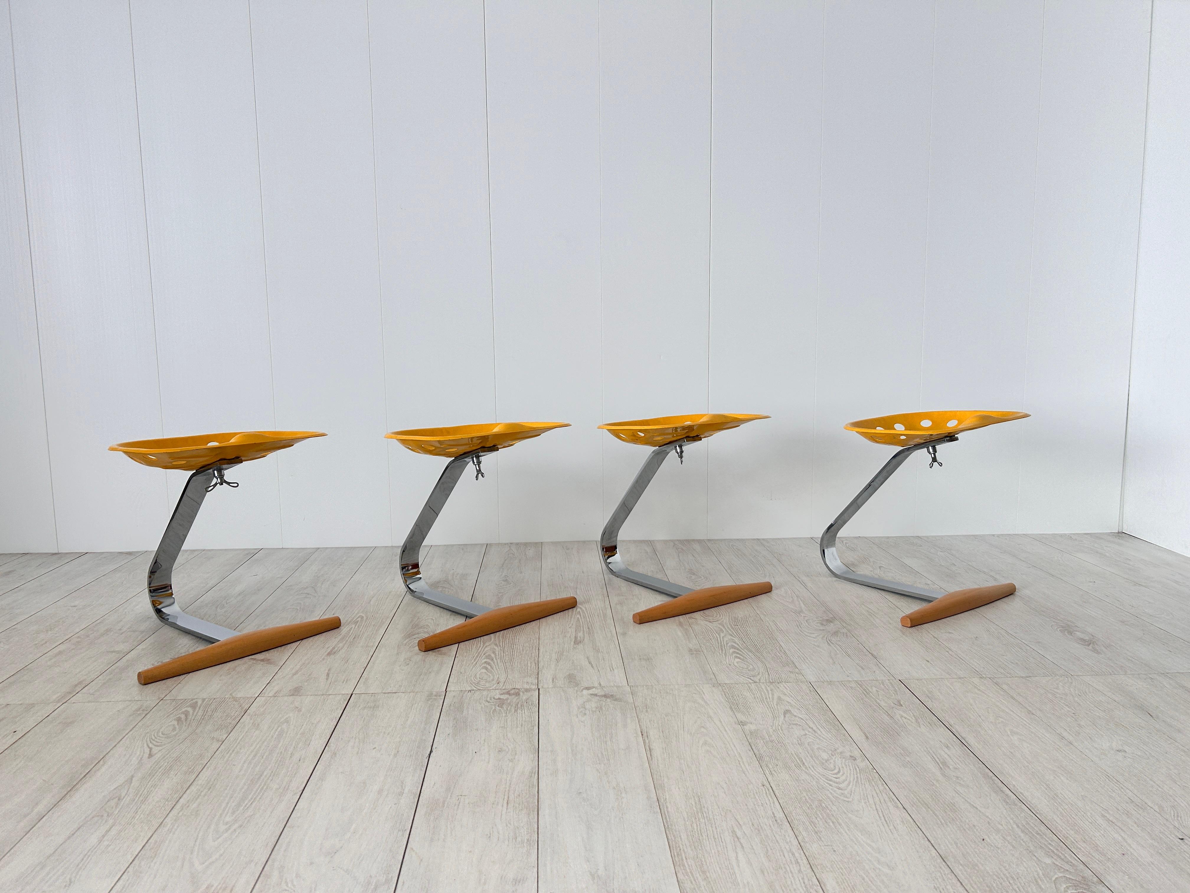 Quattro sgabelli mod. Mezzadro, Achille e Pier Giacomo Castiglioni, Zanotta, '70 In Good Condition In Rivoli, IT