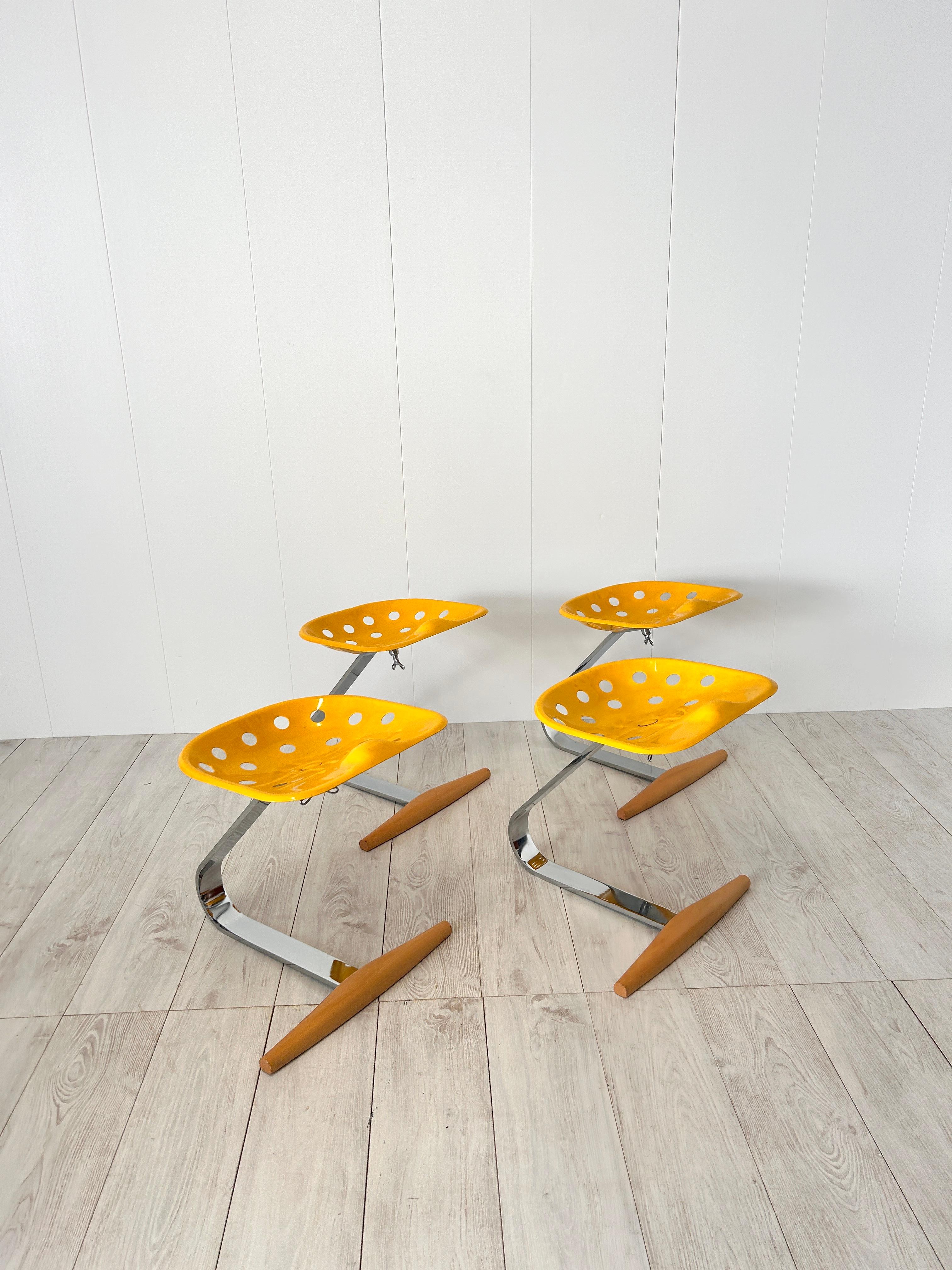 Quattro sgabelli mod. Mezzadro, Achille e Pier Giacomo Castiglioni, Zanotta, '70 1