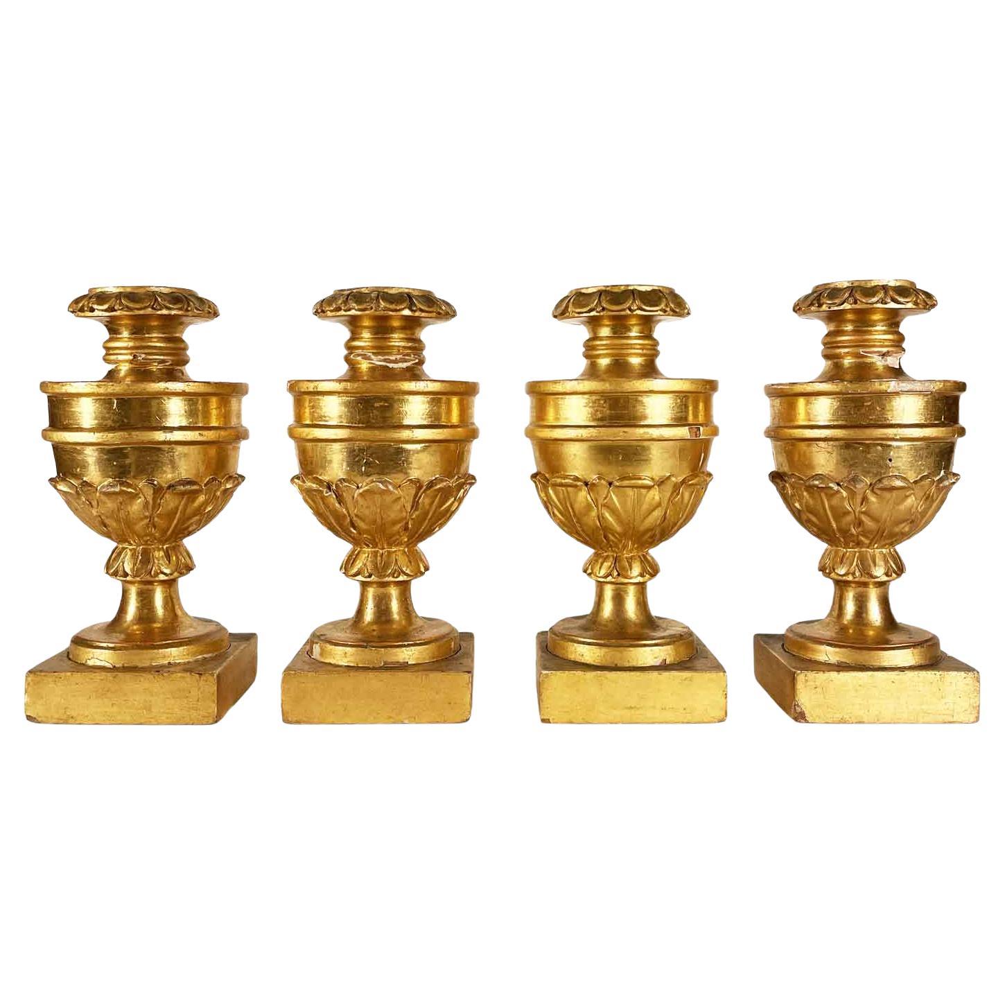 Quattro Vasi Impero Italiani 1700 Basi per Lampade in Legno Dorato e Intagliato im Angebot