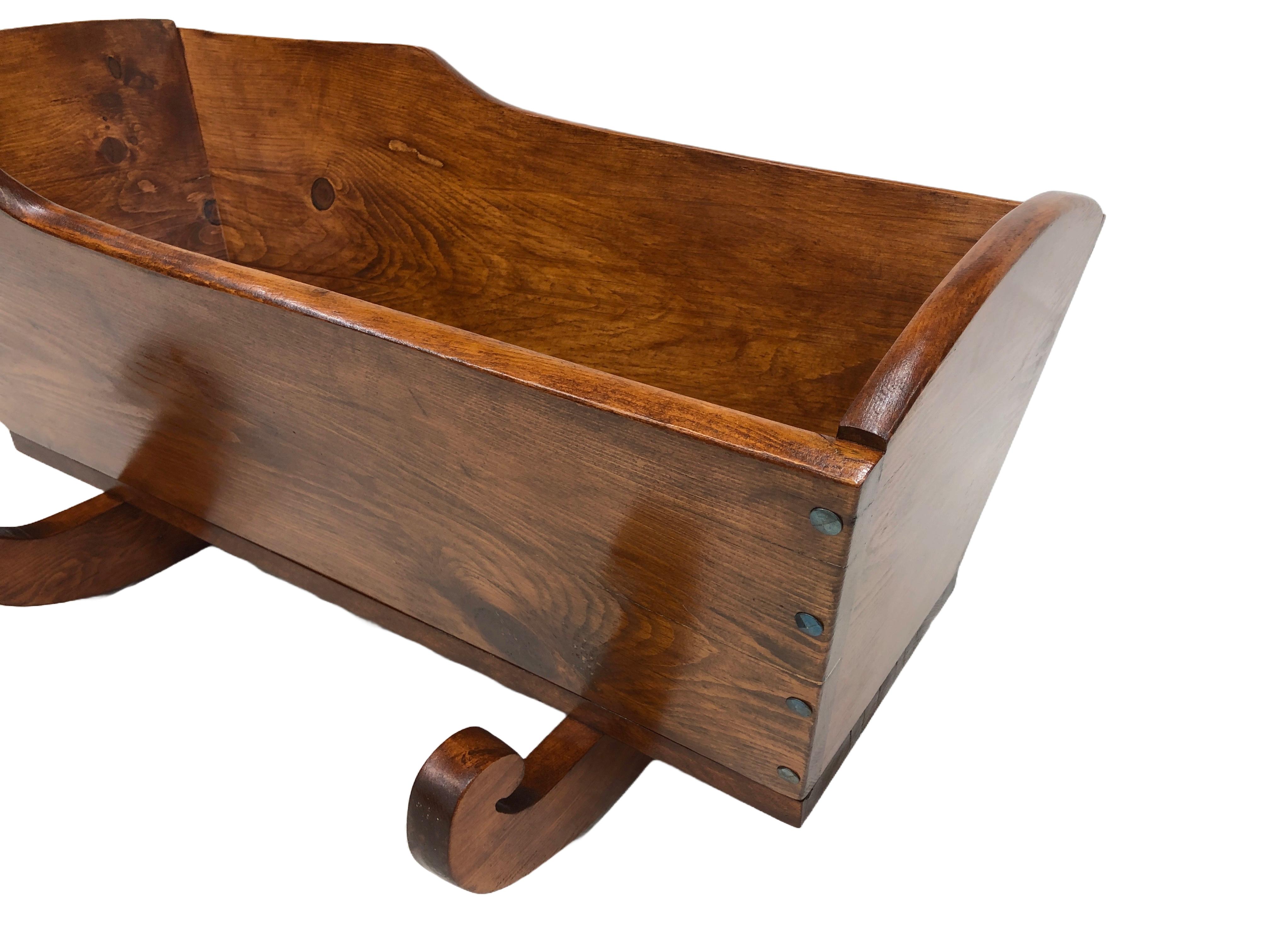 Quebec Pine Cradle Bassinet 19th Century For Sale 2