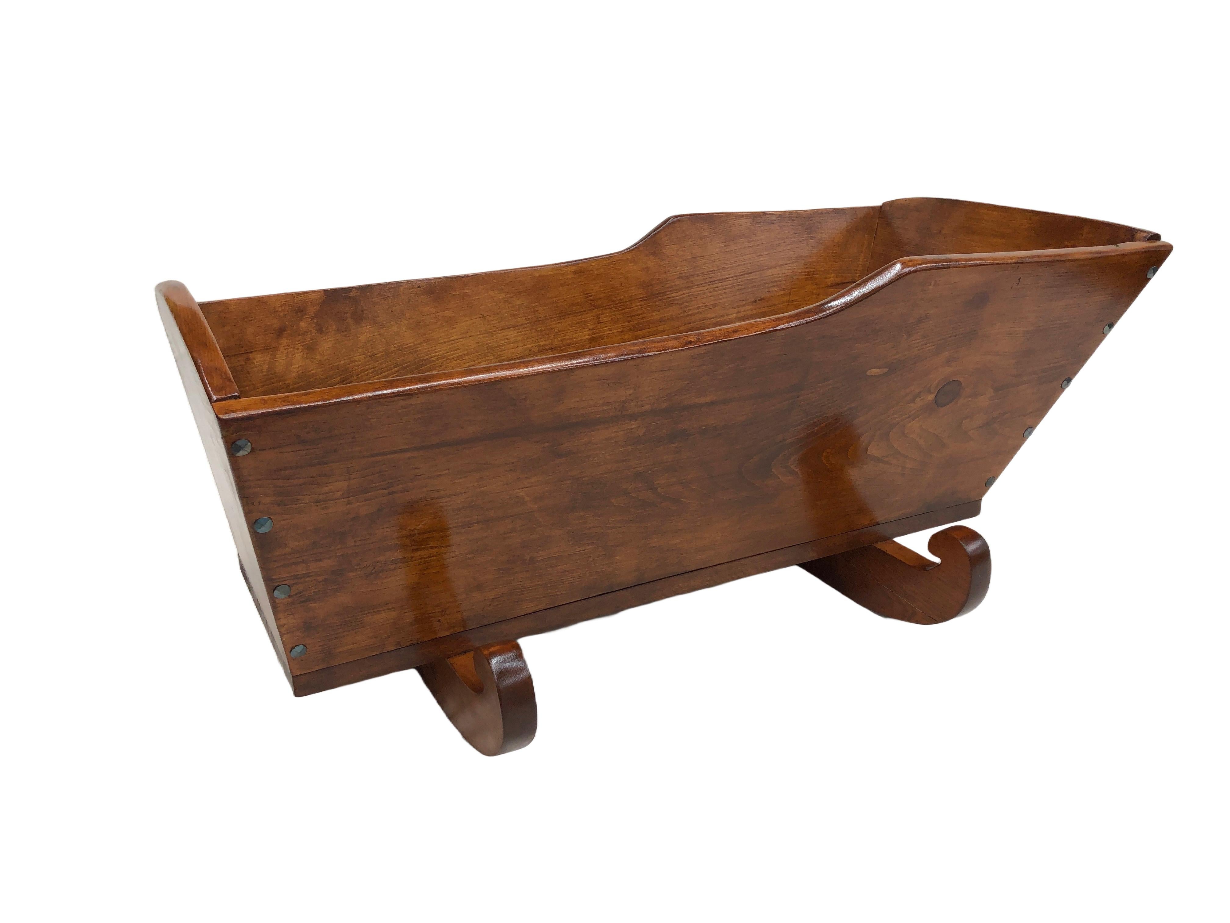 Quebec Pine Cradle Bassinet 19th Century In Good Condition For Sale In Toronto, Ontario
