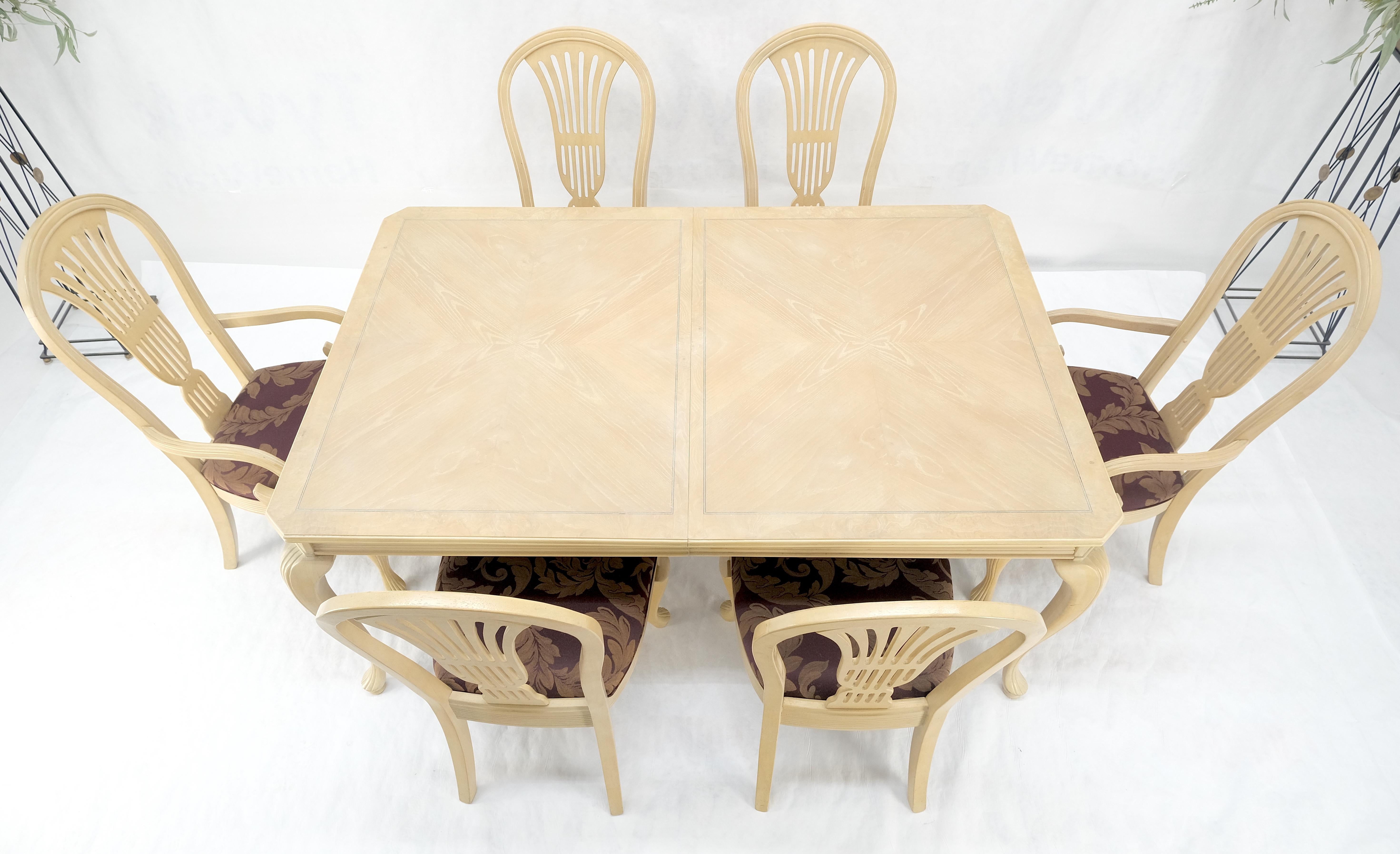 Queen An Style Weiß gewaschener Esstisch 6 Stühle Set von Century Furniture MINT
Abmessungen:
Vorsitz:
22