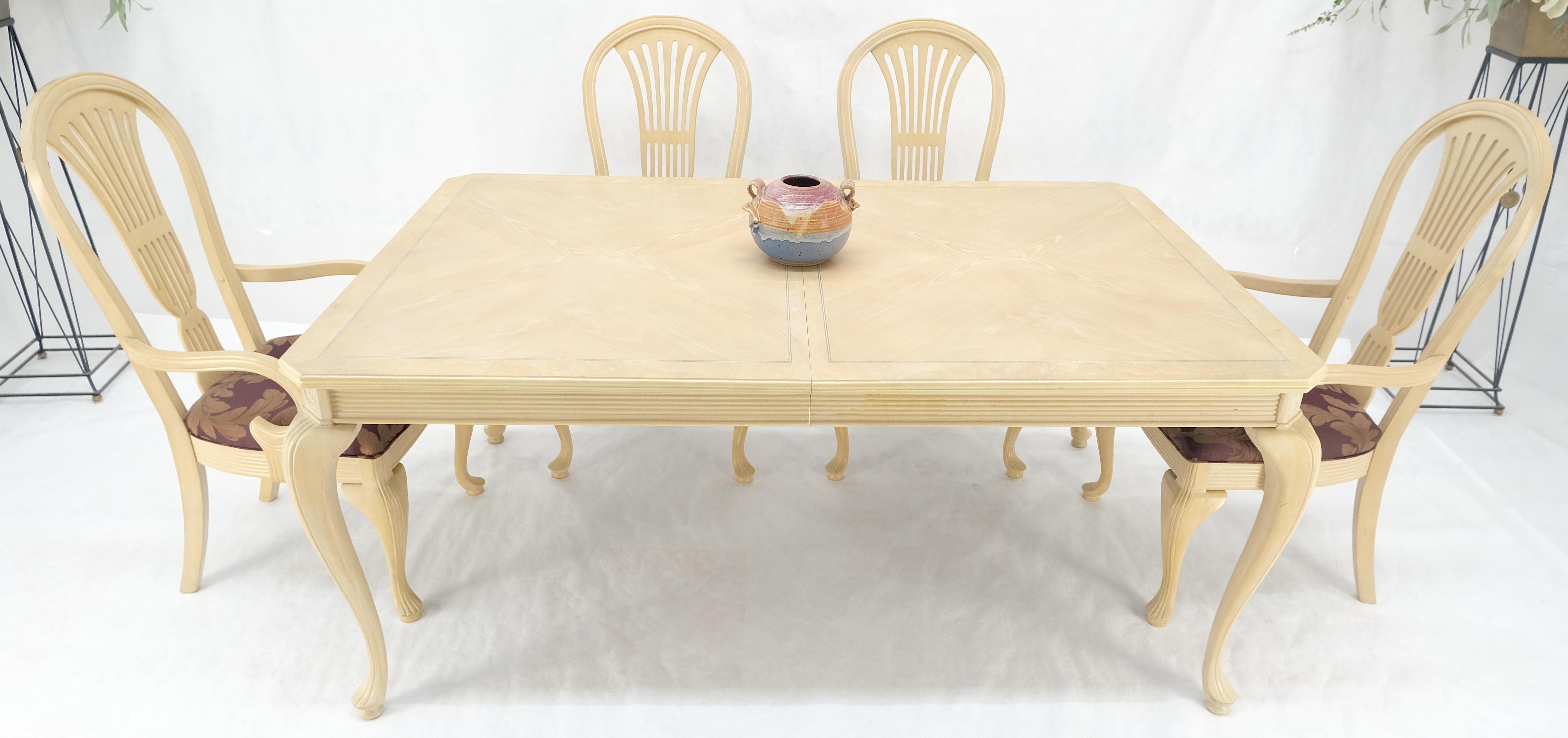 Queen An Style Weiß gewaschener Esstisch 6 Stühle Set von Century Furniture MINT (Lackiert) im Angebot