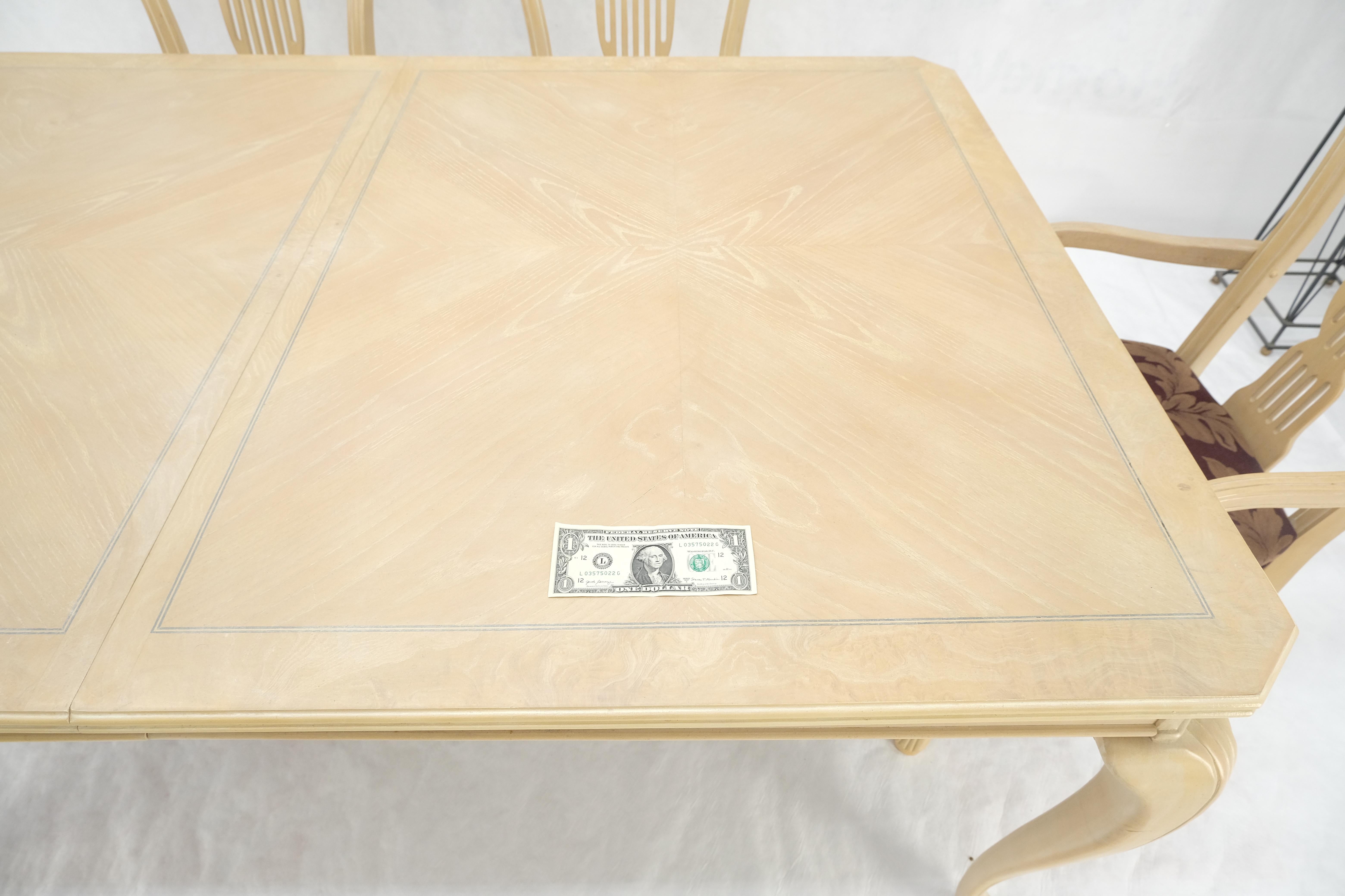 Queen An Style Weiß gewaschener Esstisch 6 Stühle Set von Century Furniture MINT (20. Jahrhundert) im Angebot