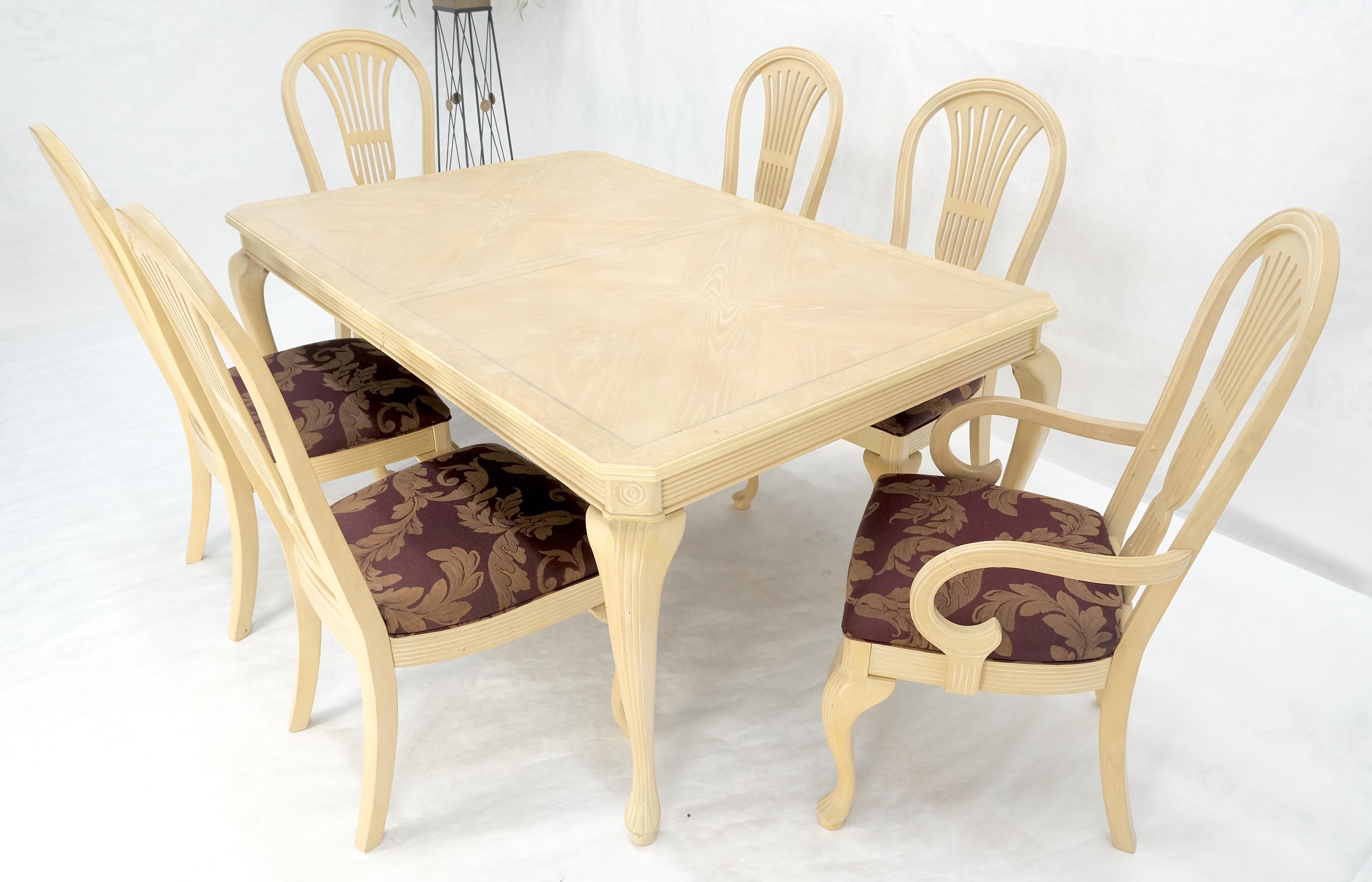 Queen An Style Weiß gewaschener Esstisch 6 Stühle Set von Century Furniture MINT (Hartholz) im Angebot
