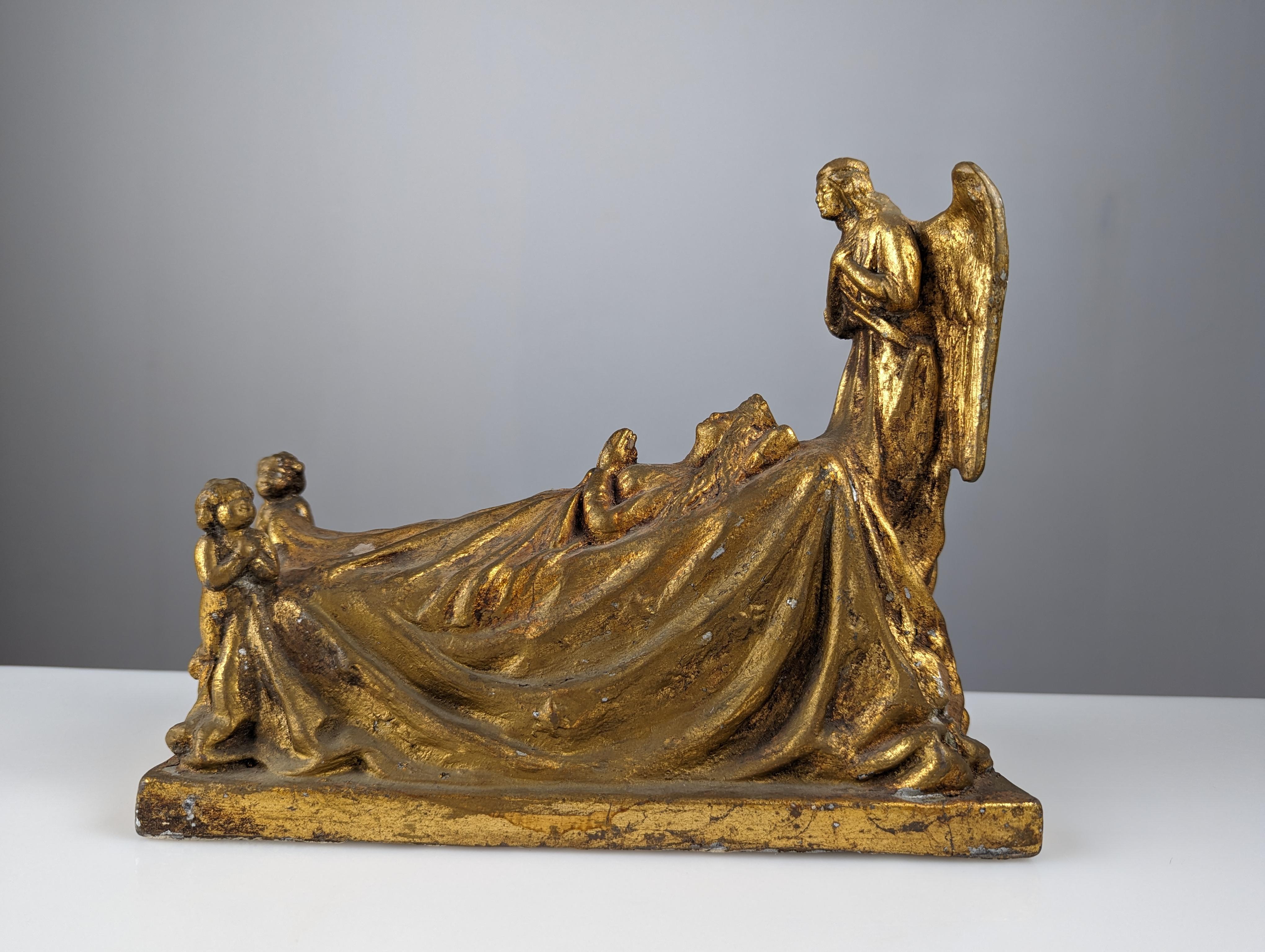Queen and Angels sculpture in golden terracotta For Sale 7