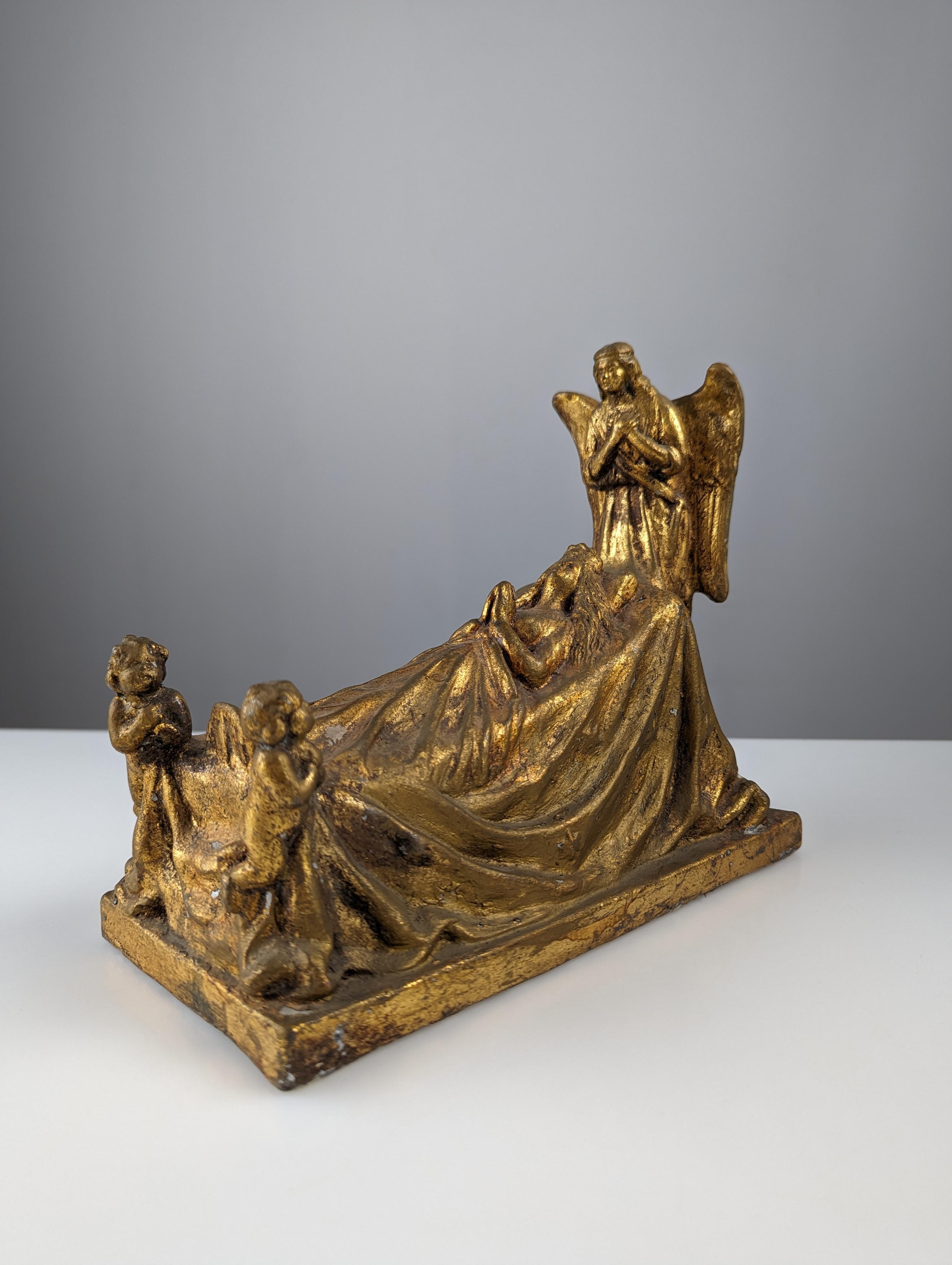 Queen and Angels sculpture in golden terracotta For Sale 8