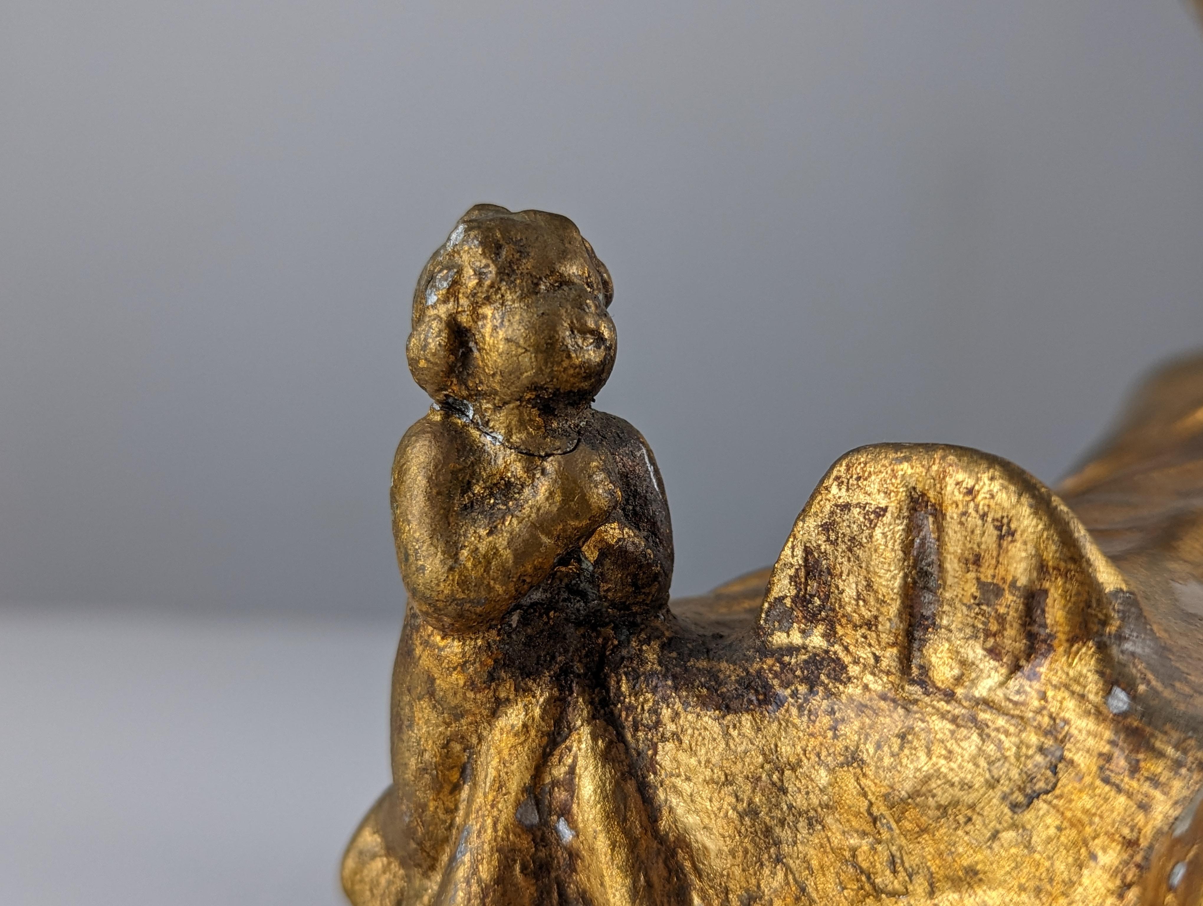 Queen and Angels sculpture in golden terracotta For Sale 10