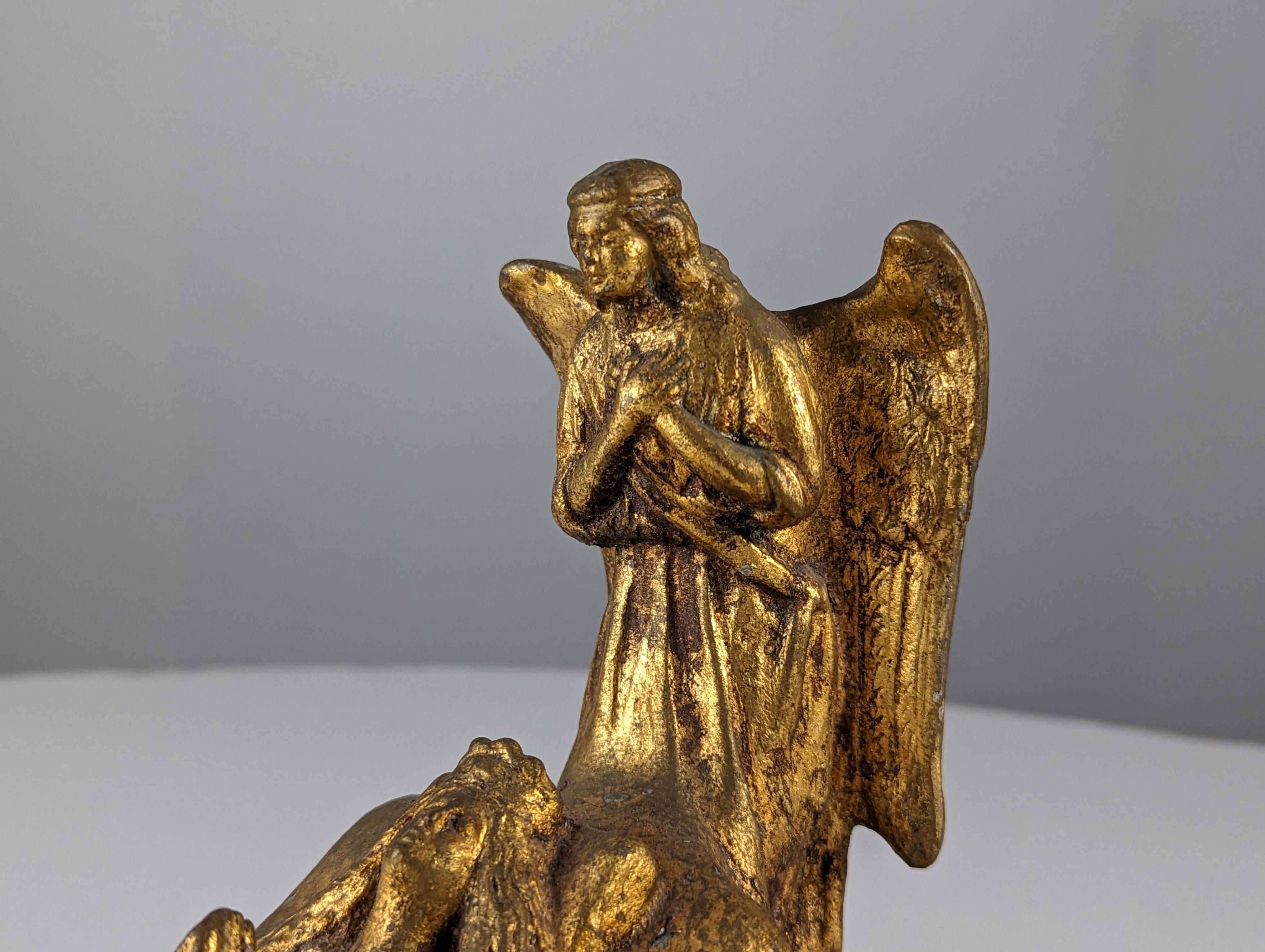 19th Century Queen and Angels sculpture in golden terracotta For Sale