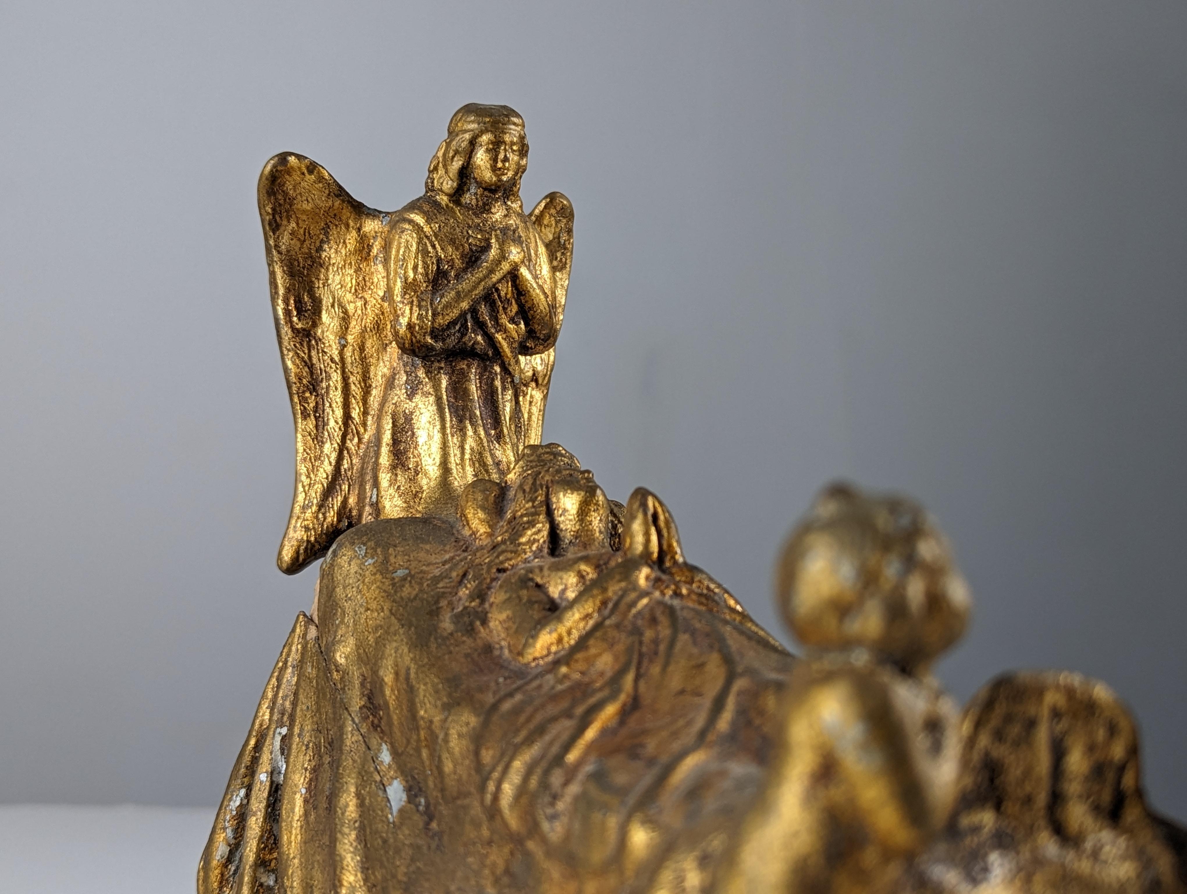 Terracotta Queen and Angels sculpture in golden terracotta For Sale