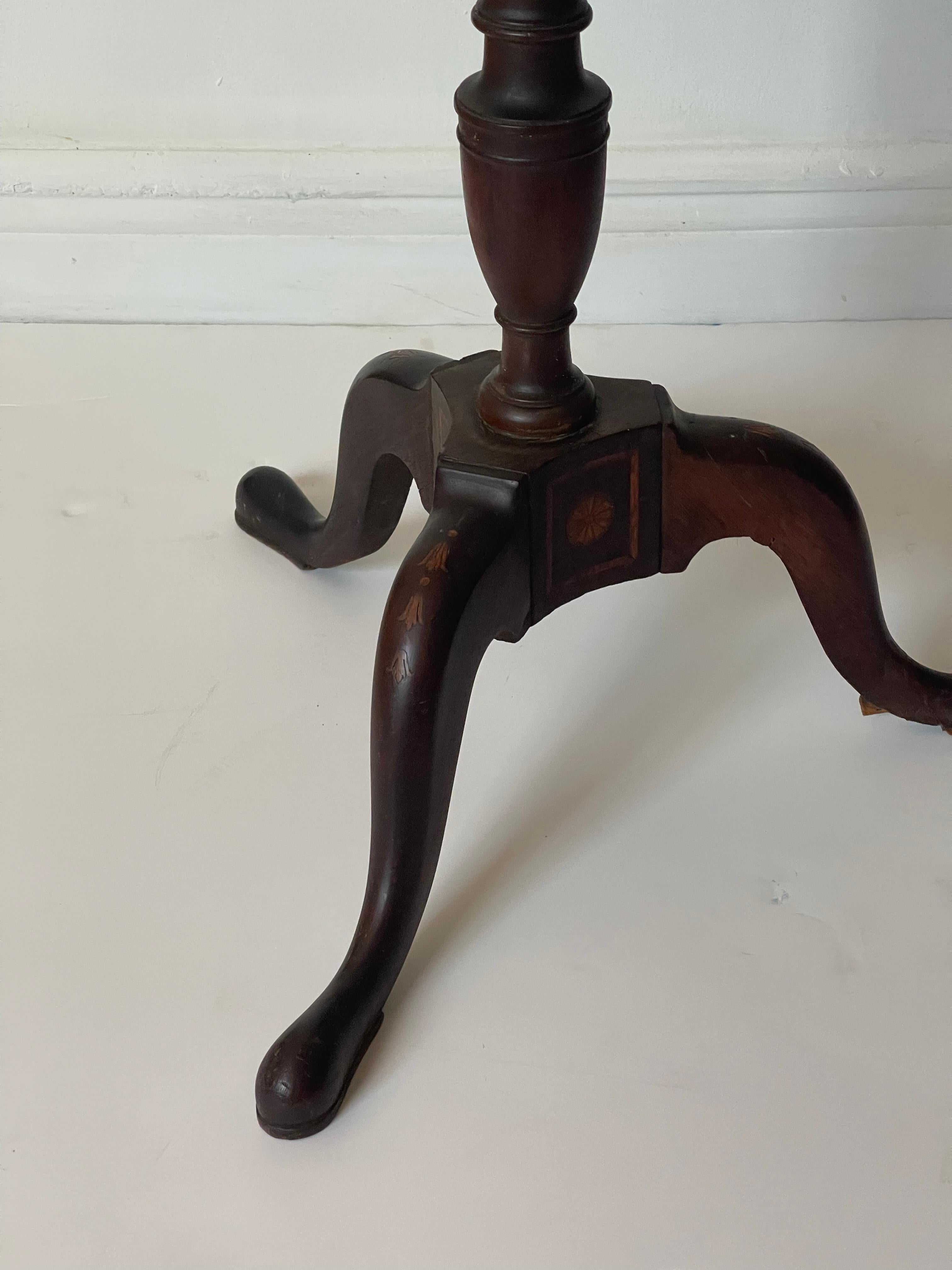 Chandelier Queen Anne Table à plateau basculant avec incrustation en vente 4