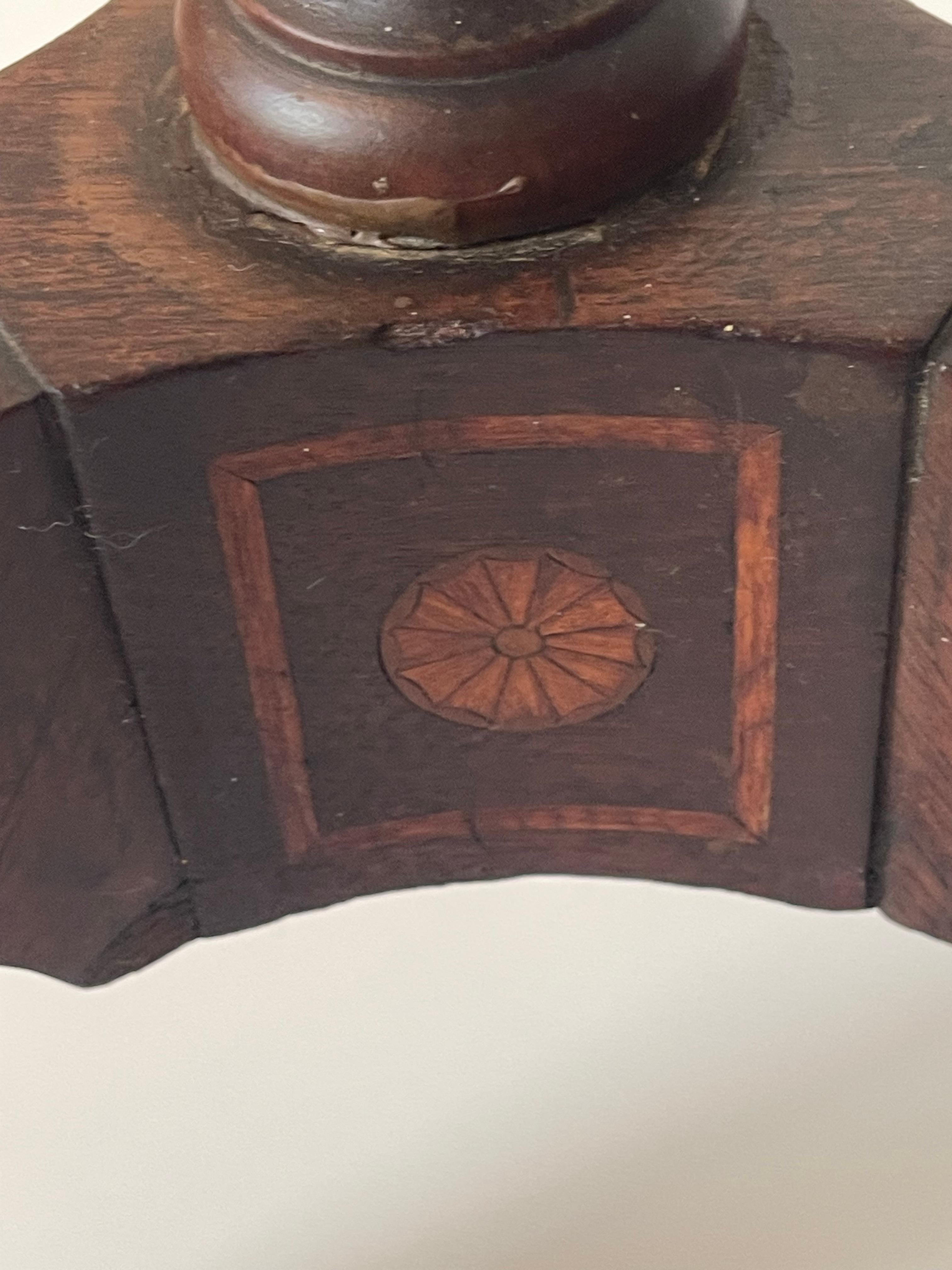 Chandelier Queen Anne Table à plateau basculant avec incrustation en vente 5