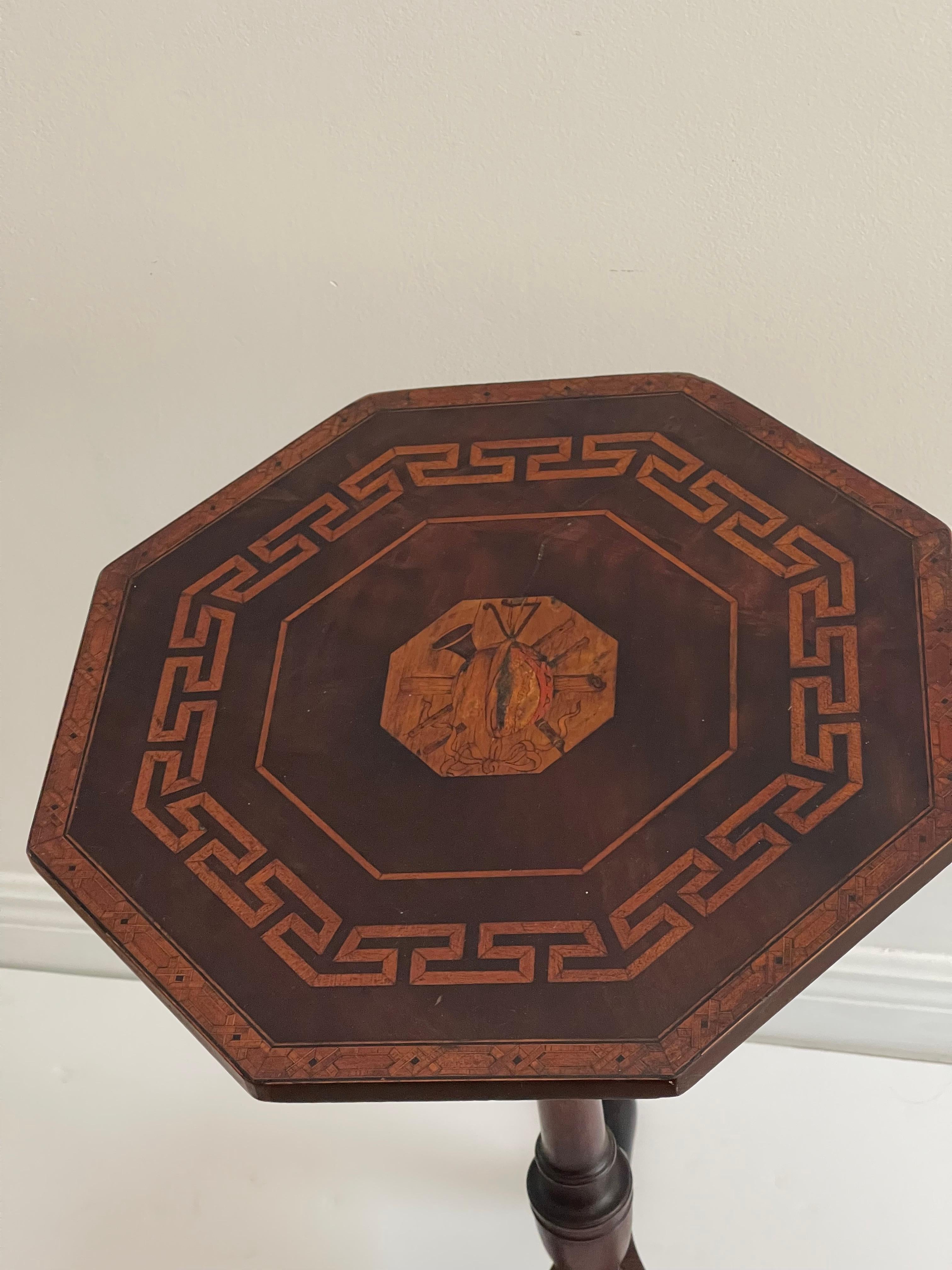 Chandelier Queen Anne Table à plateau basculant avec incrustation en vente 7