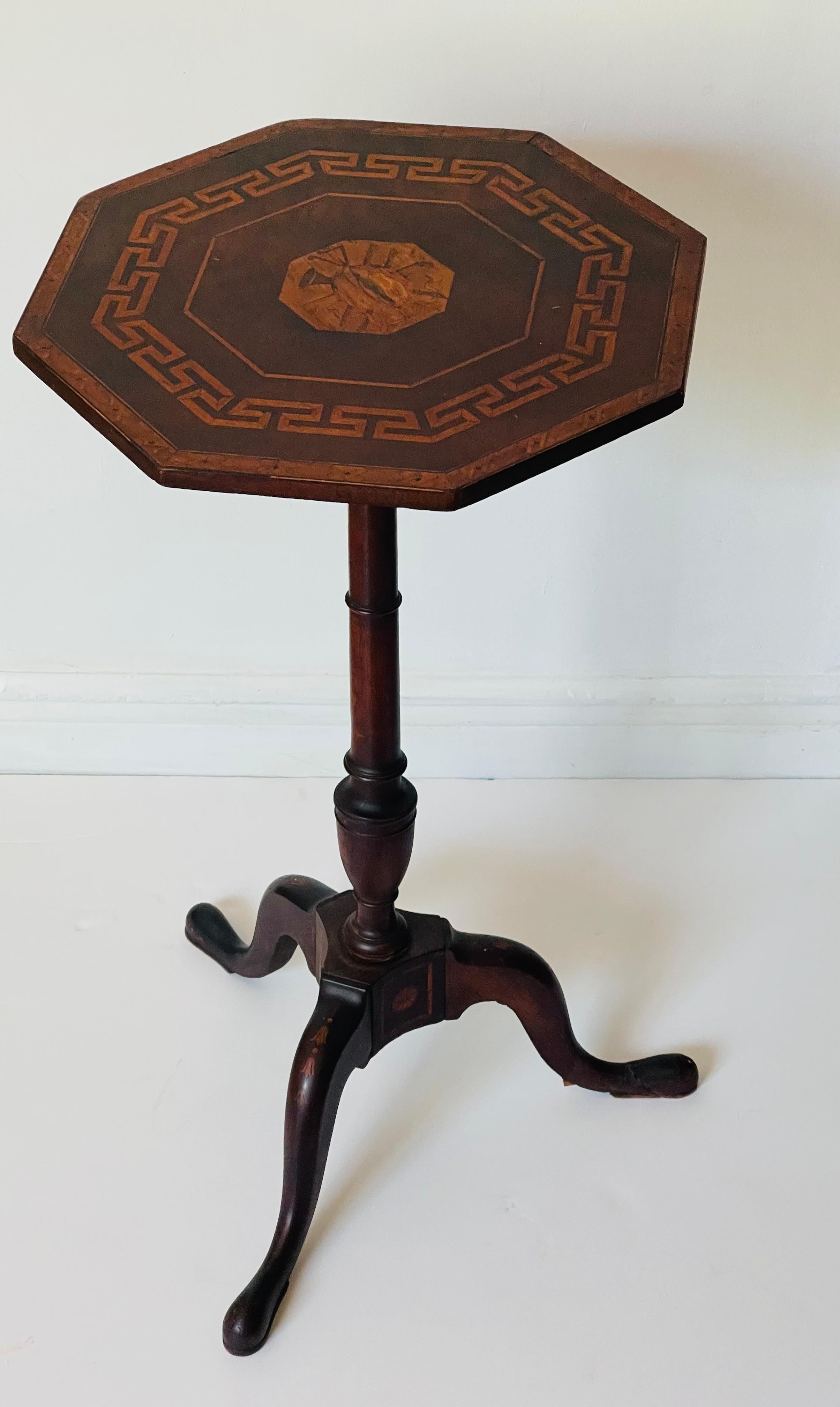 Américain Chandelier Queen Anne Table à plateau basculant avec incrustation en vente