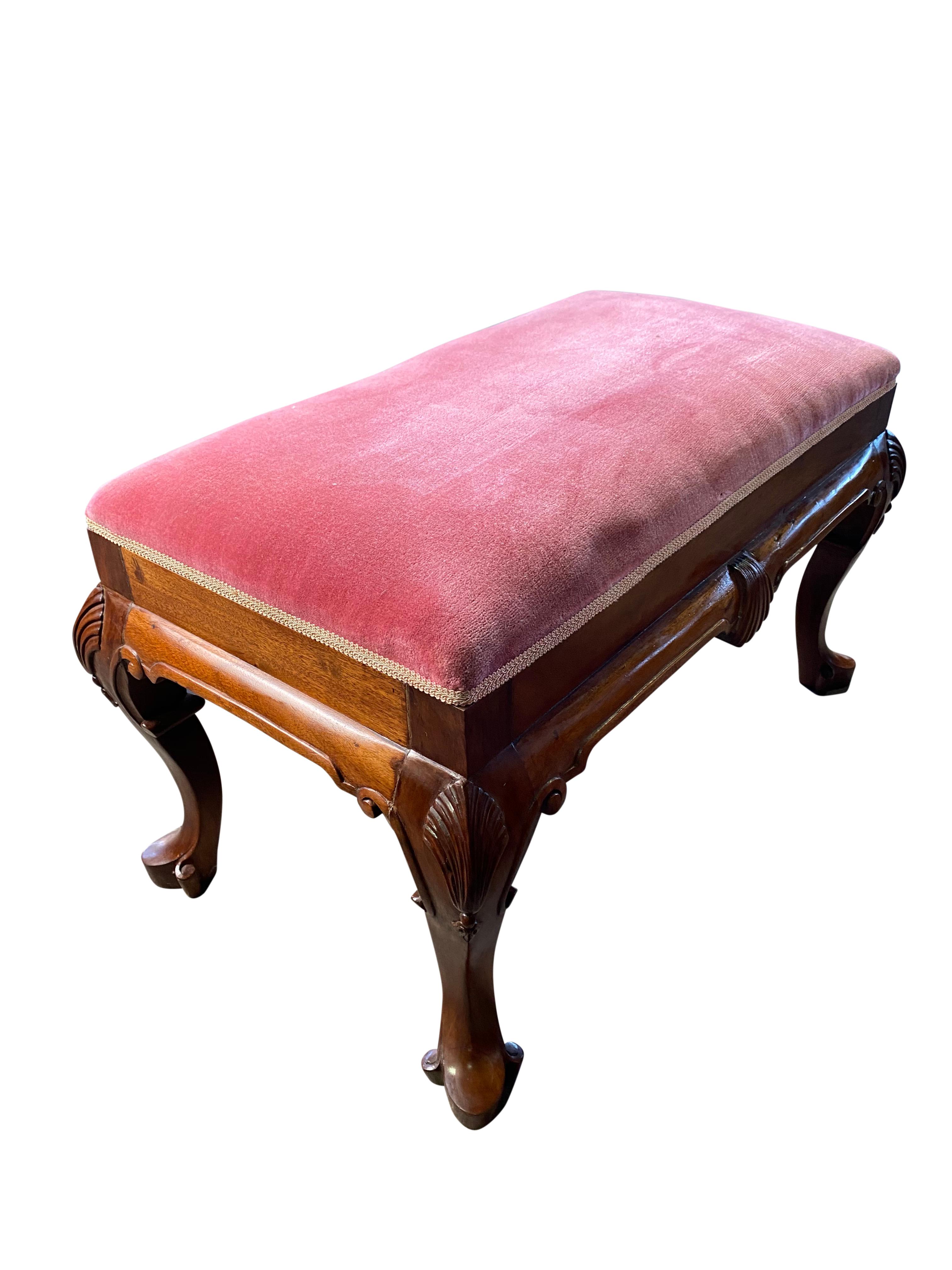 Queen Ann Powered Pink Stool, 20th Century For Sale 6