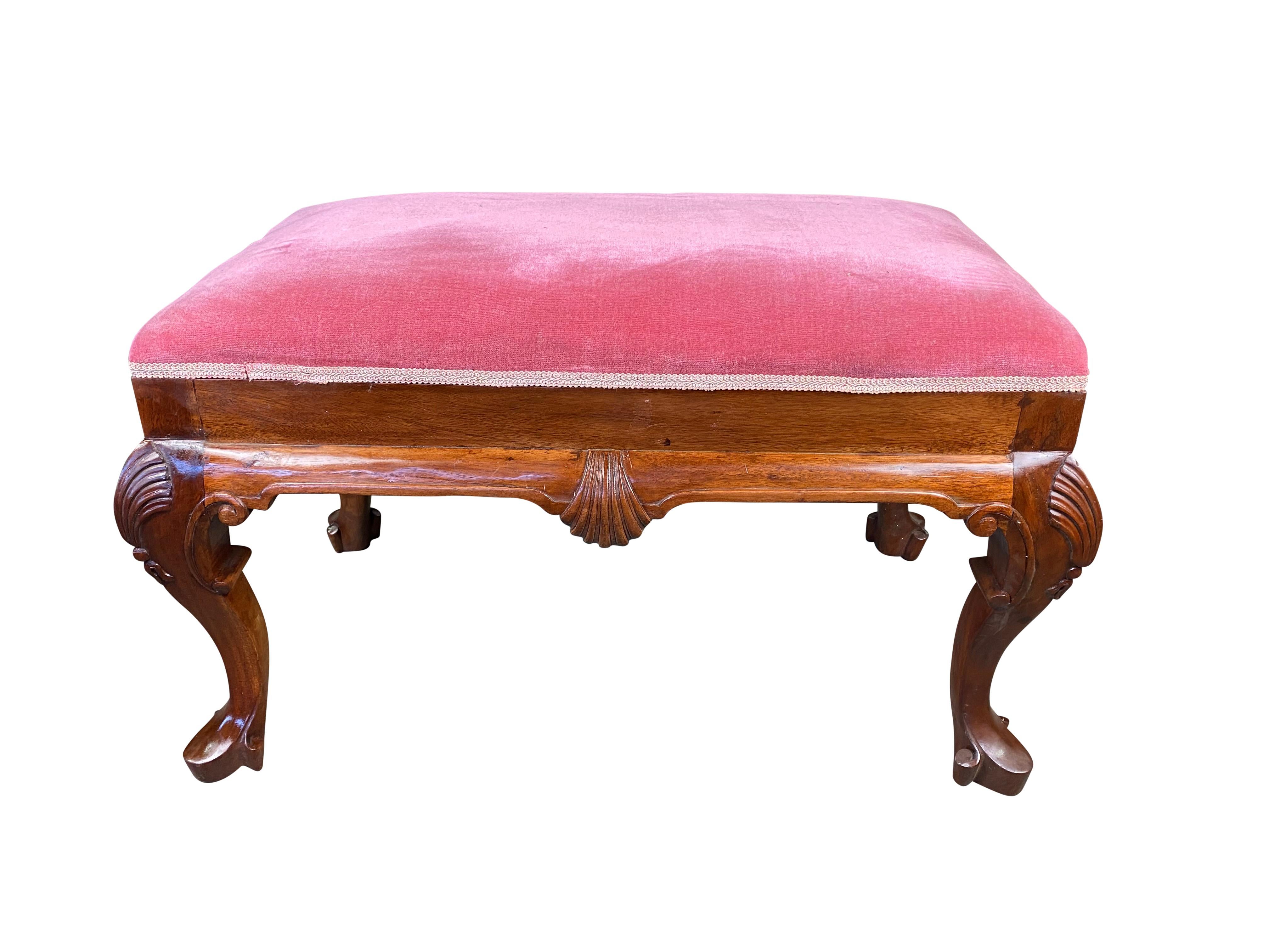 This gorgeous 20th century powdered pink, Queen Ann stool would fit perfectly in any rustic, wooden themed room next to a side table, or perhaps even under a grand piano. 

Dimensions (cm):
42 H, 72 W, 38 D.