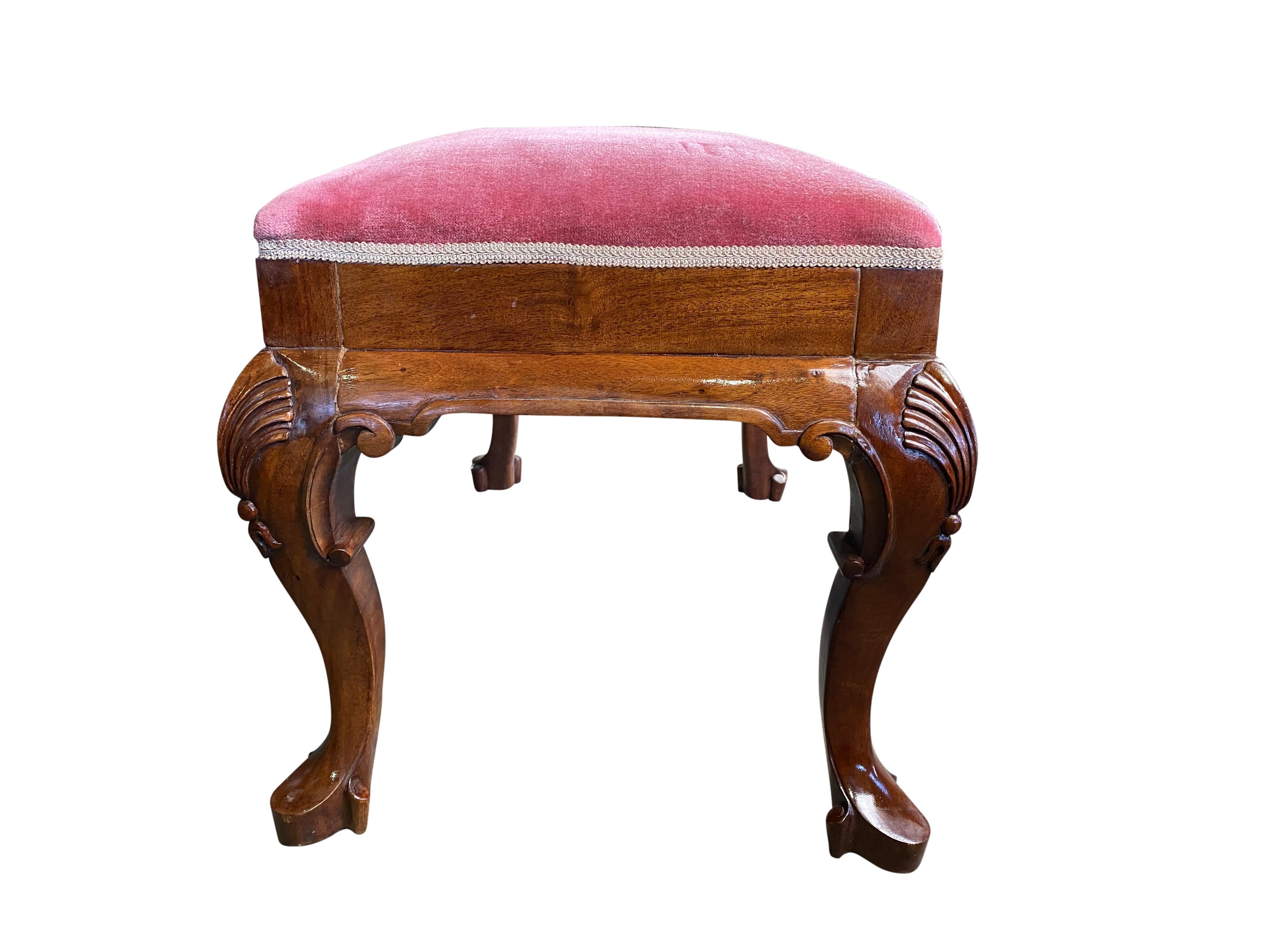 Queen Ann Powered Pink Stool, 20th Century In Good Condition For Sale In London, GB