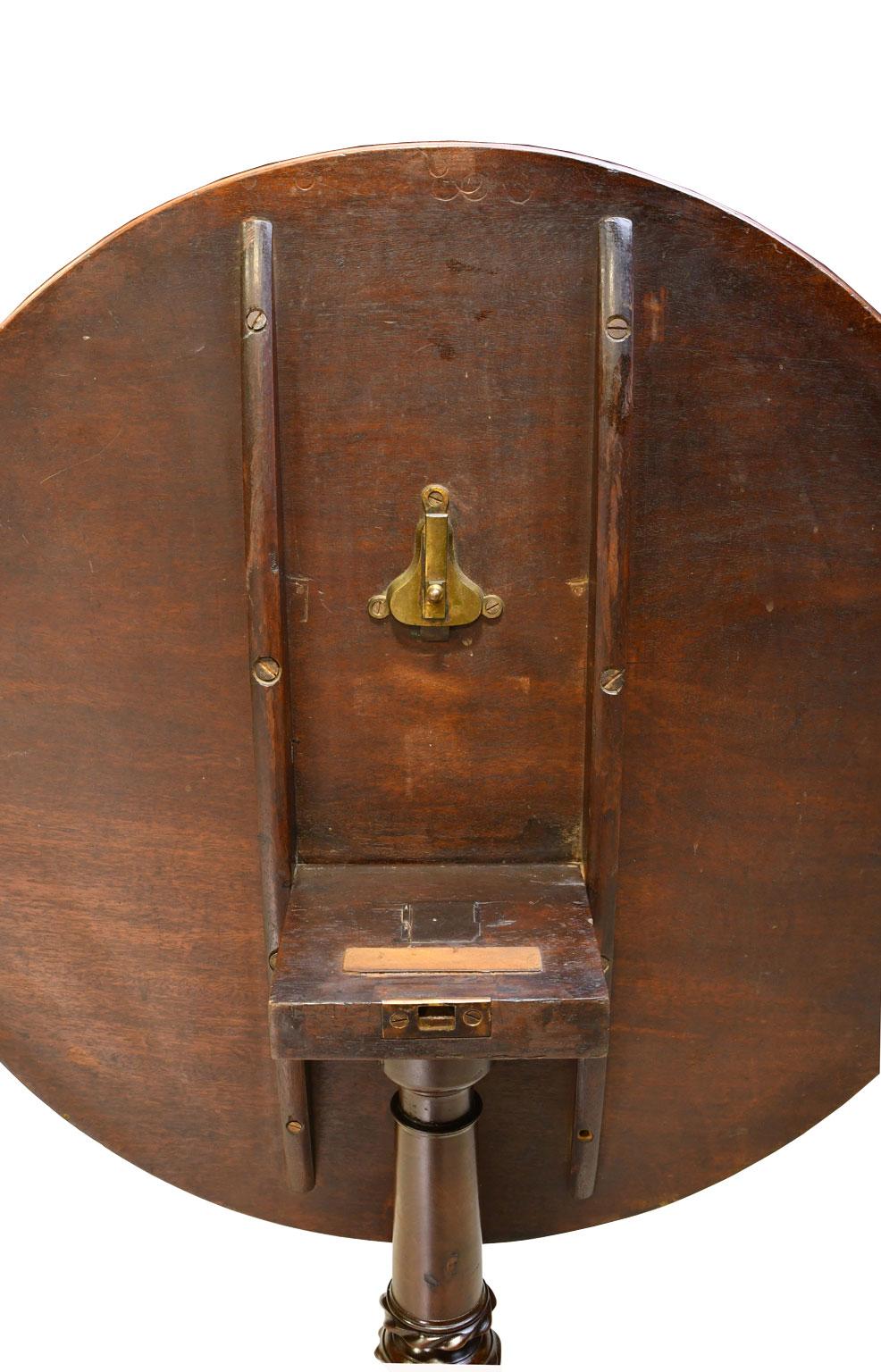 American Queen Ann Round Tilt-Top, Tripod Tea Table in Mahogany, New England, circa 1790