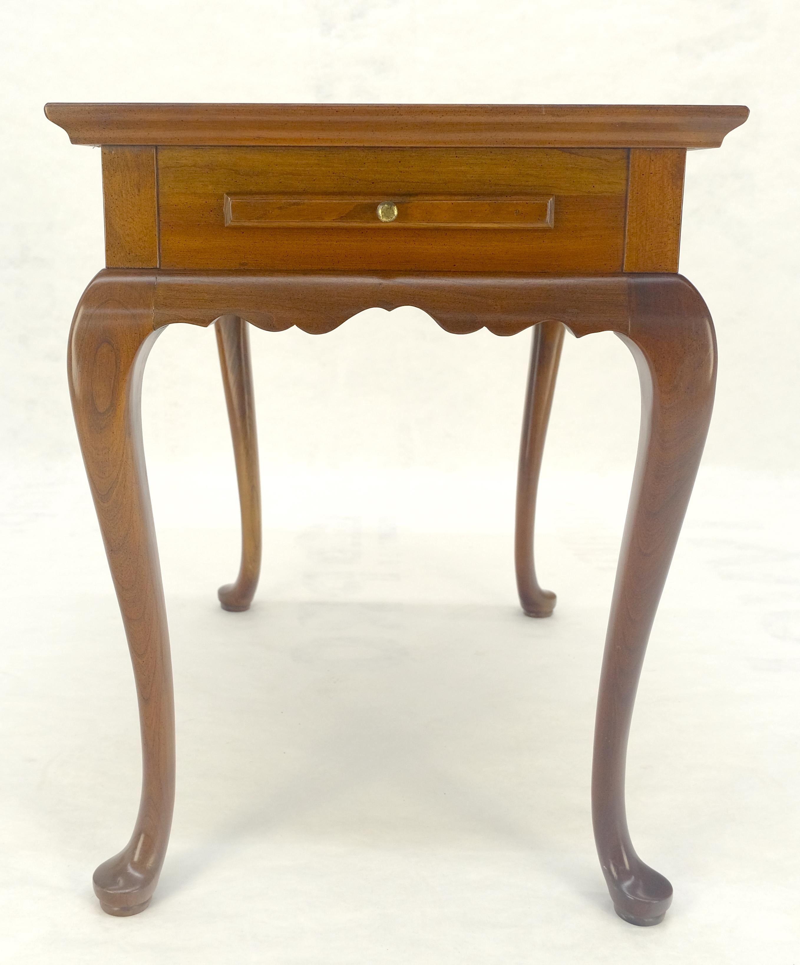 American Queen Ann Solid Mahogany Pull Out Trays Gallery Top Side End Table MINT For Sale