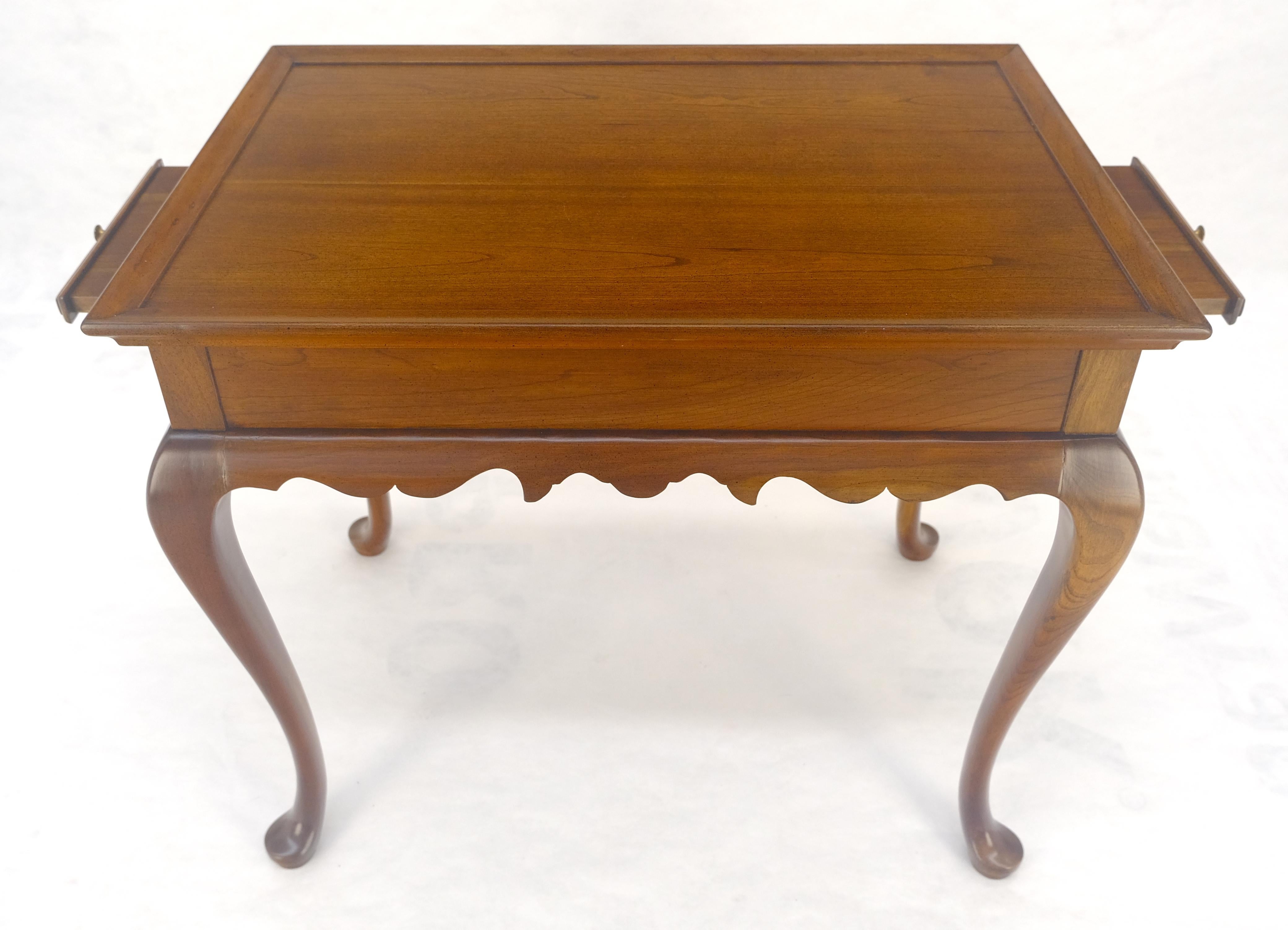 Queen Ann Solid Mahogany Pull Out Trays Gallery Top Side End Table MINT In Good Condition For Sale In Rockaway, NJ