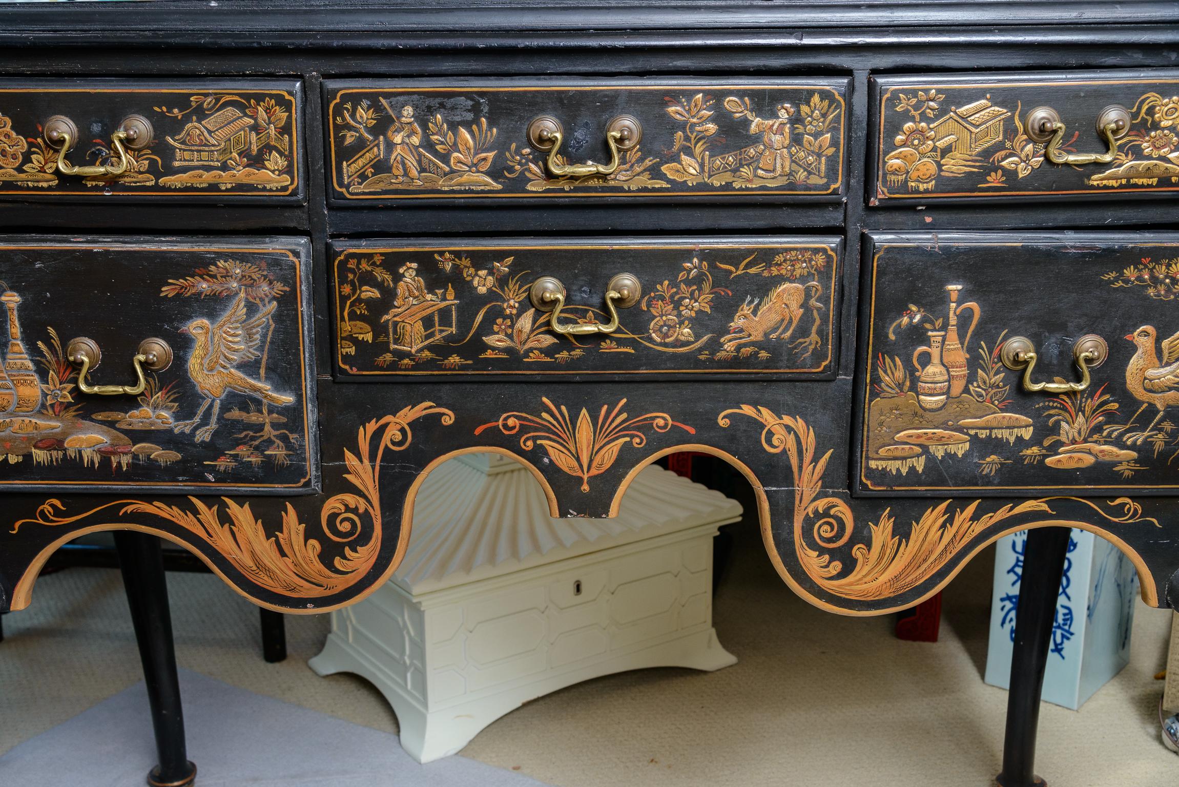 Just in, this wonderful Queen Anne Chinoiserie Paint Decorated Flat Top Dresser.
Six drawers to he front and stands on great looking cabriole legs that end in nicely decorated bun feet.
The top is black with a fluted rim.
Very good antique