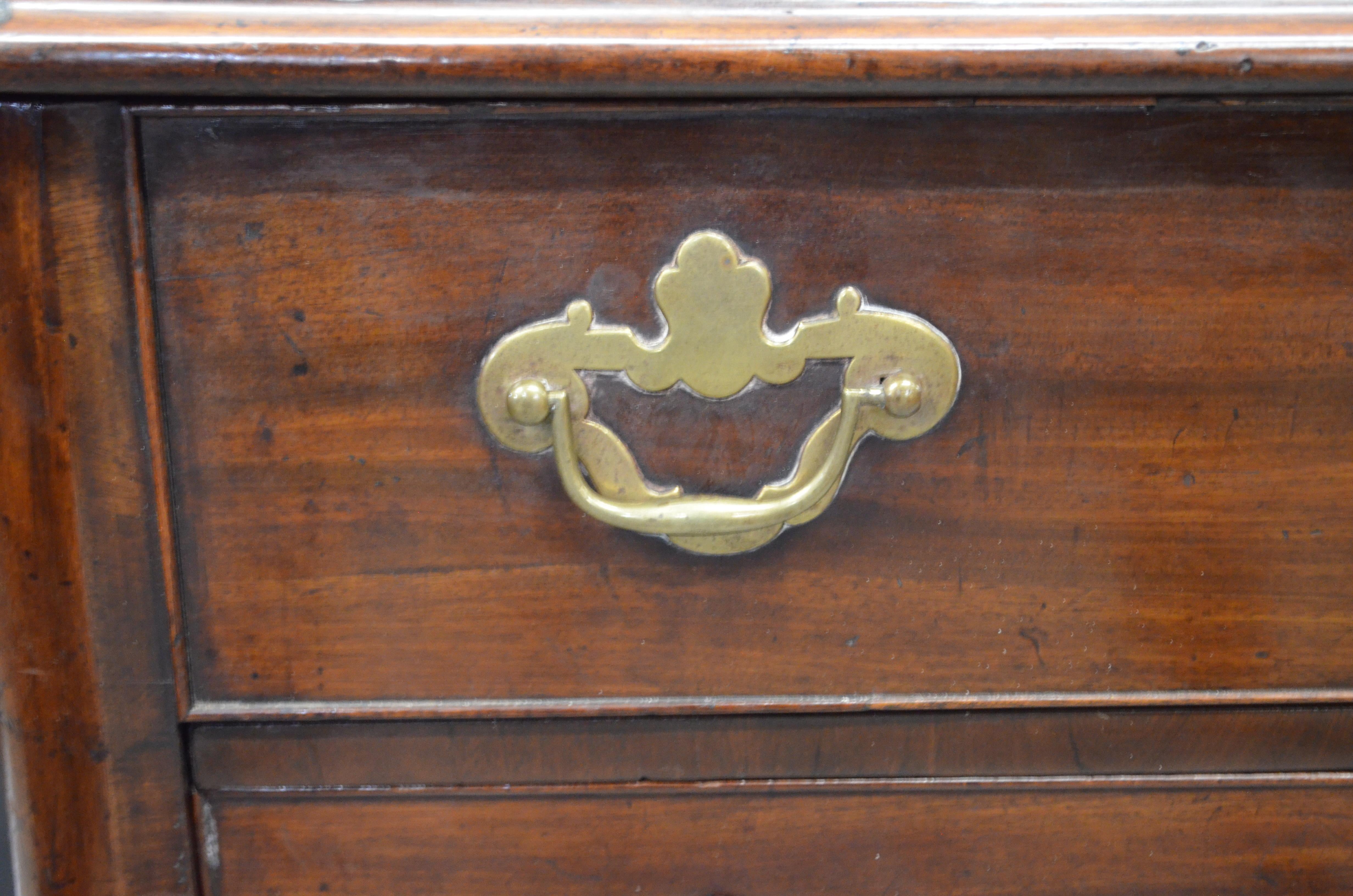 Metamorphe Queen Ann-Schreibtisch aus Nussbaumholz mit ausziehbarem Schreibtisch, 18. Jahrhundert im Angebot 6
