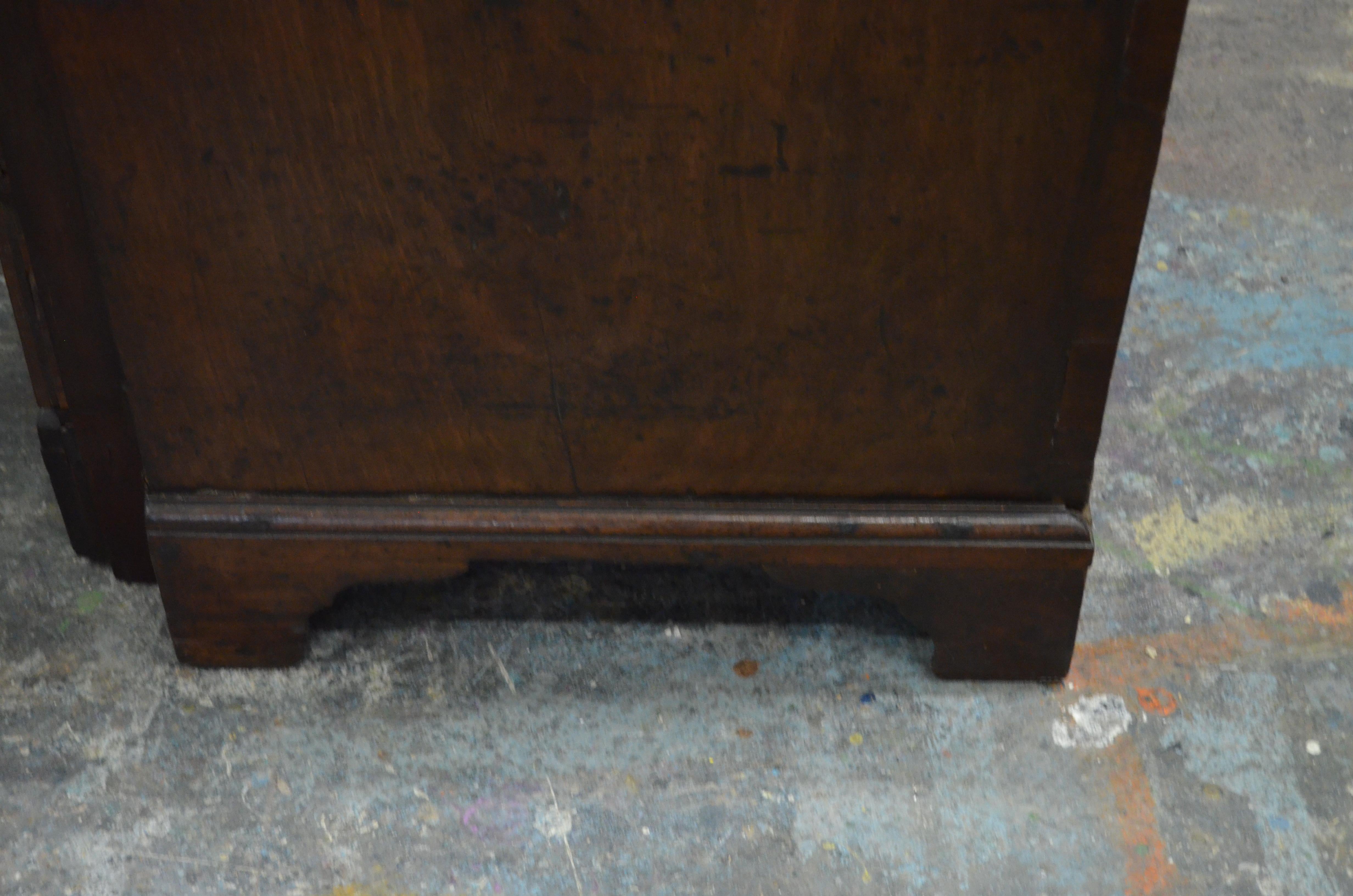 Cassapanca metamorfica in noce Queen Anne con scrittoio estraibile, XVIII secolo in vendita 9