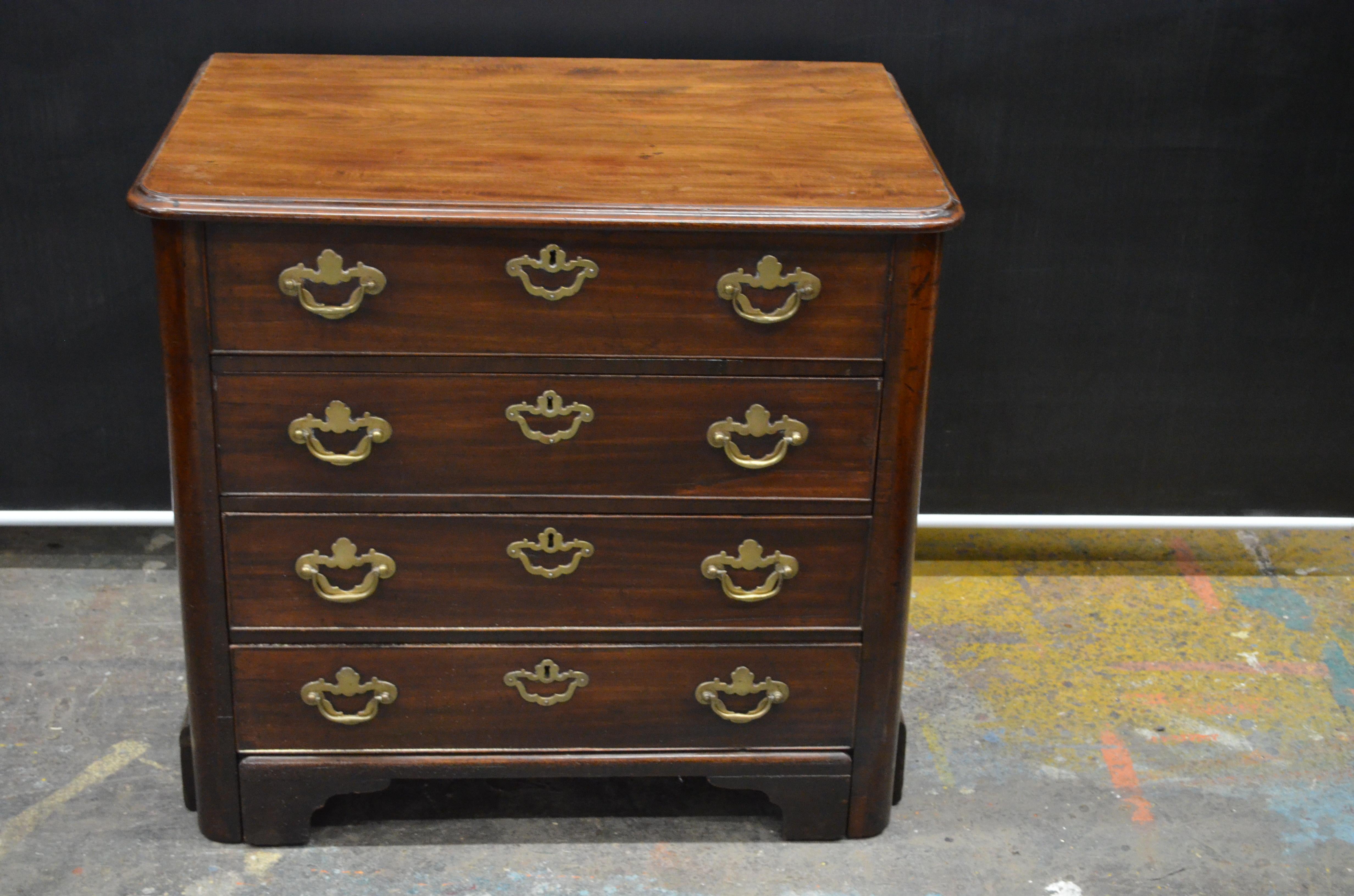 English Queen Ann Walnut Metamorphic Chest with Pull Out Writing Desk, 18th Century For Sale