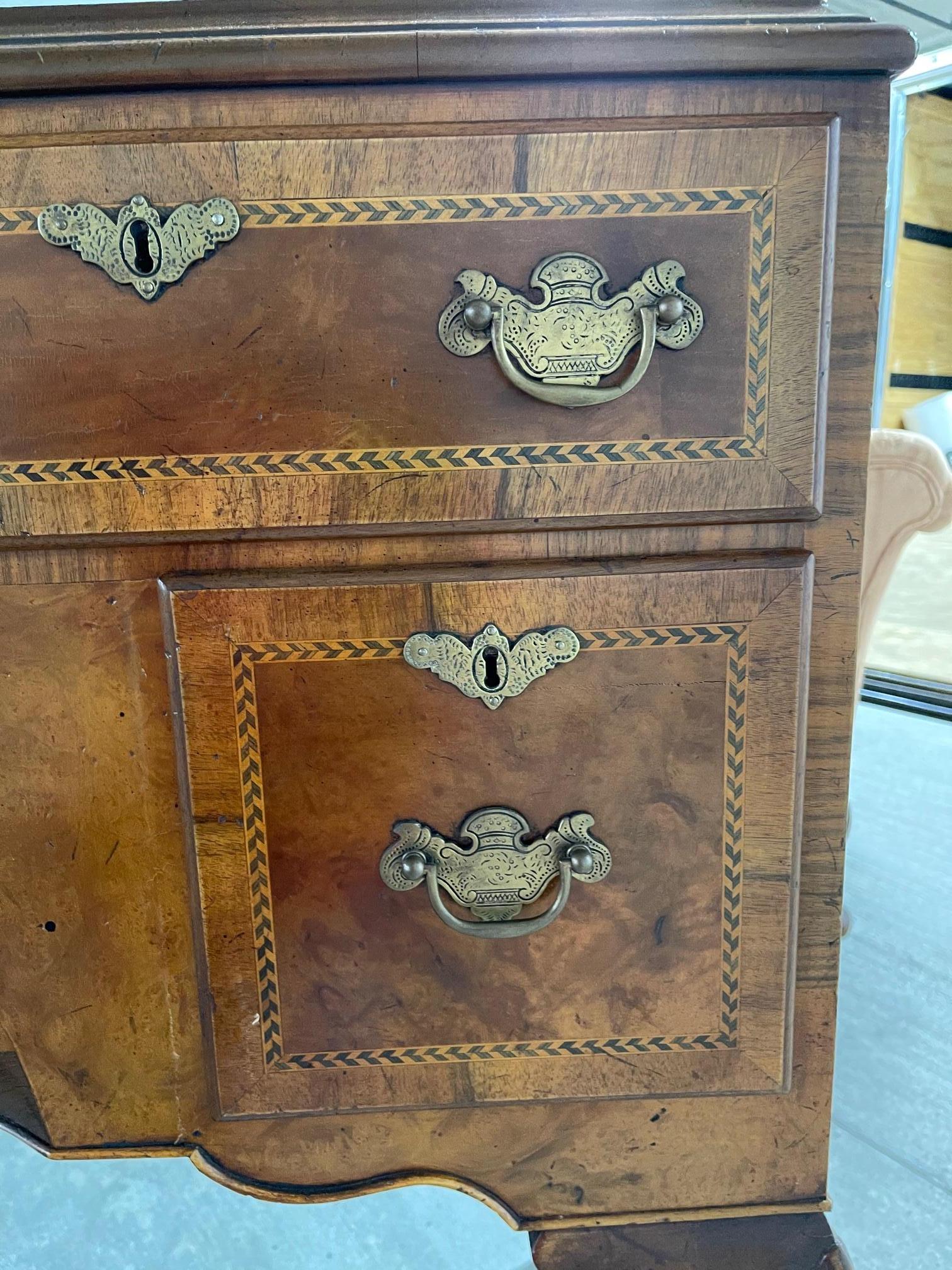 Highboy in ciliegio americano Queen Anne con coperchio a cofano, 18° secolo in vendita 10