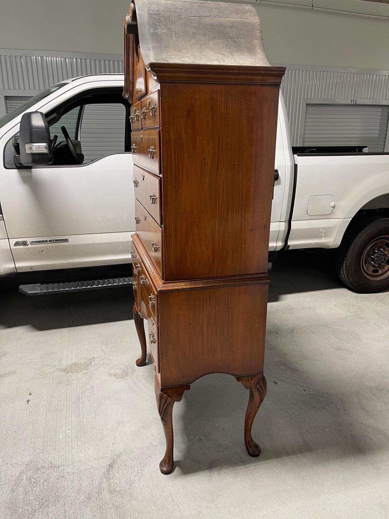 Highboy in ciliegio americano Queen Anne con coperchio a cofano, 18° secolo in vendita 3